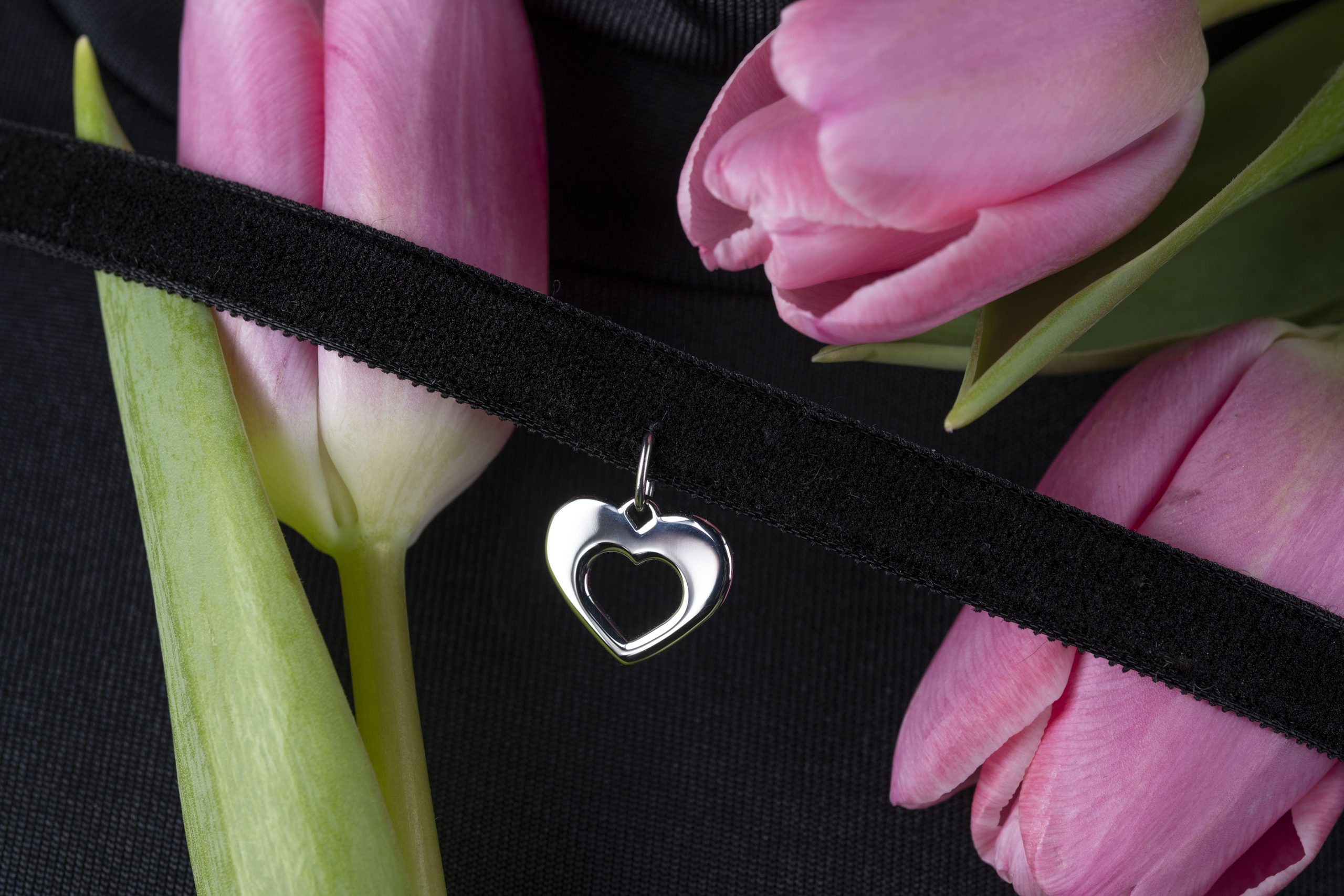 Náhrdelník choker srdce ornamentika