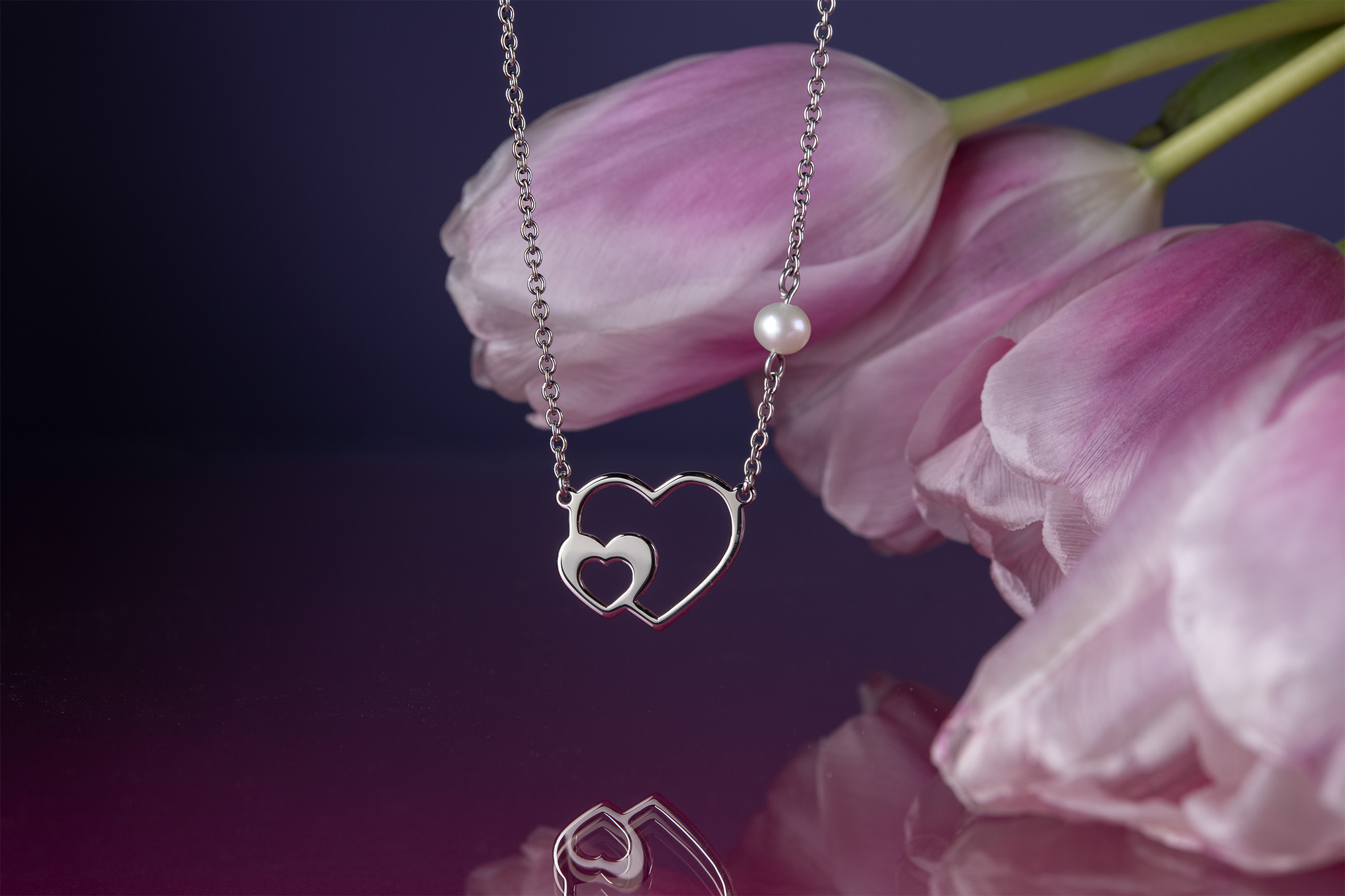 Náhrdelník 2 srdiečka ornamentika +perla