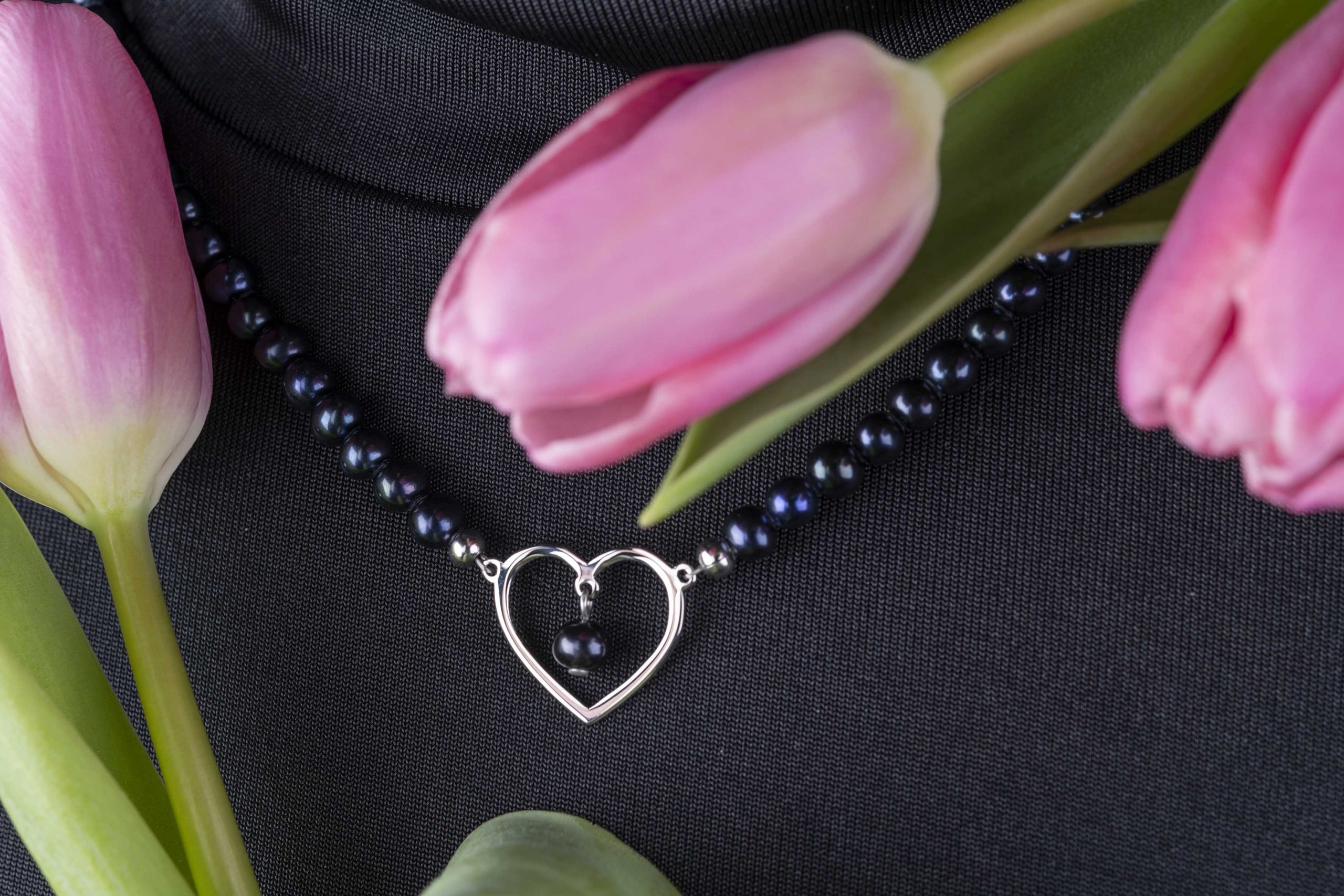 Perlový náhrdelník 1 srdiečko ornamentika