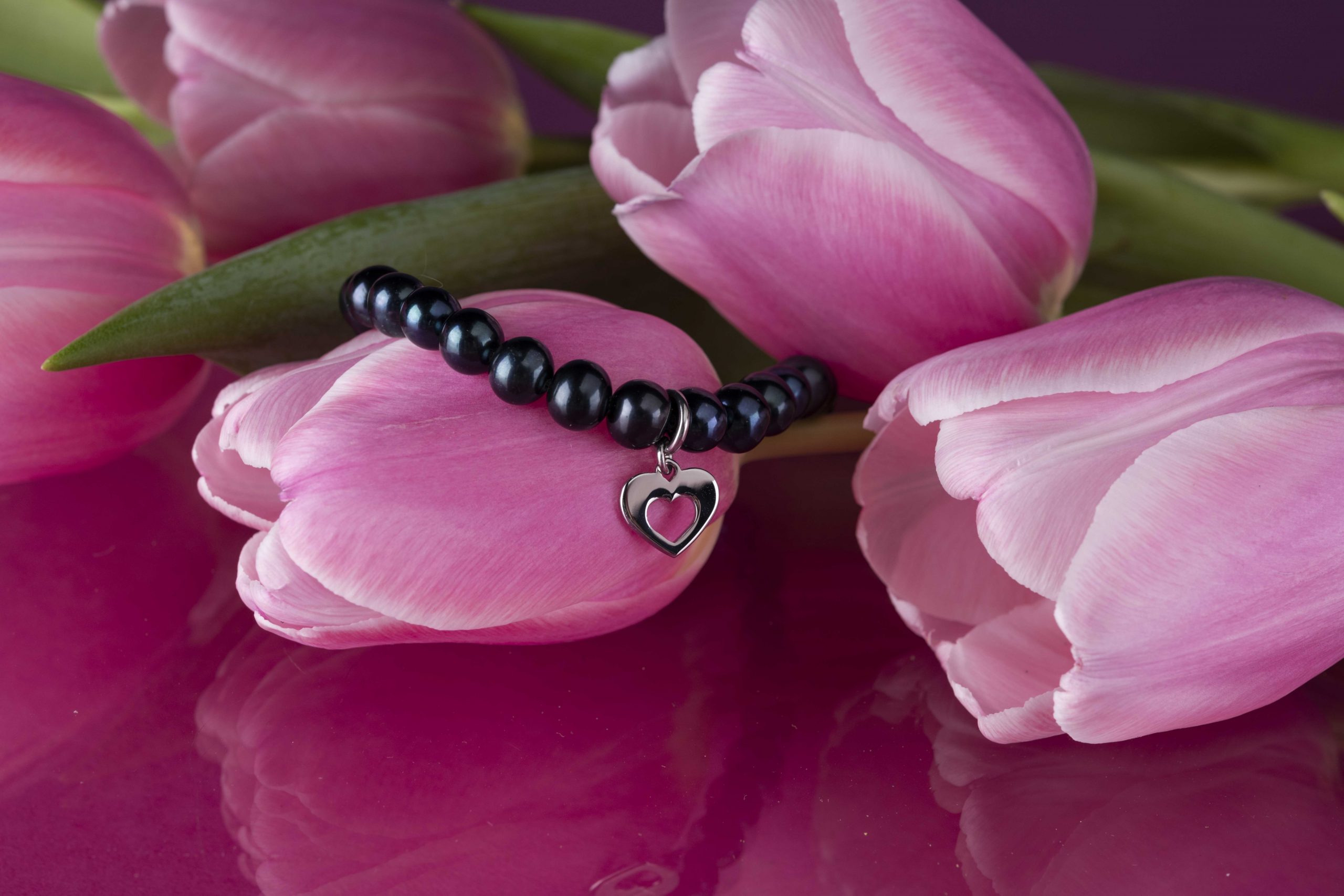 Náramok srdiečko ornamentika  - čierne perly