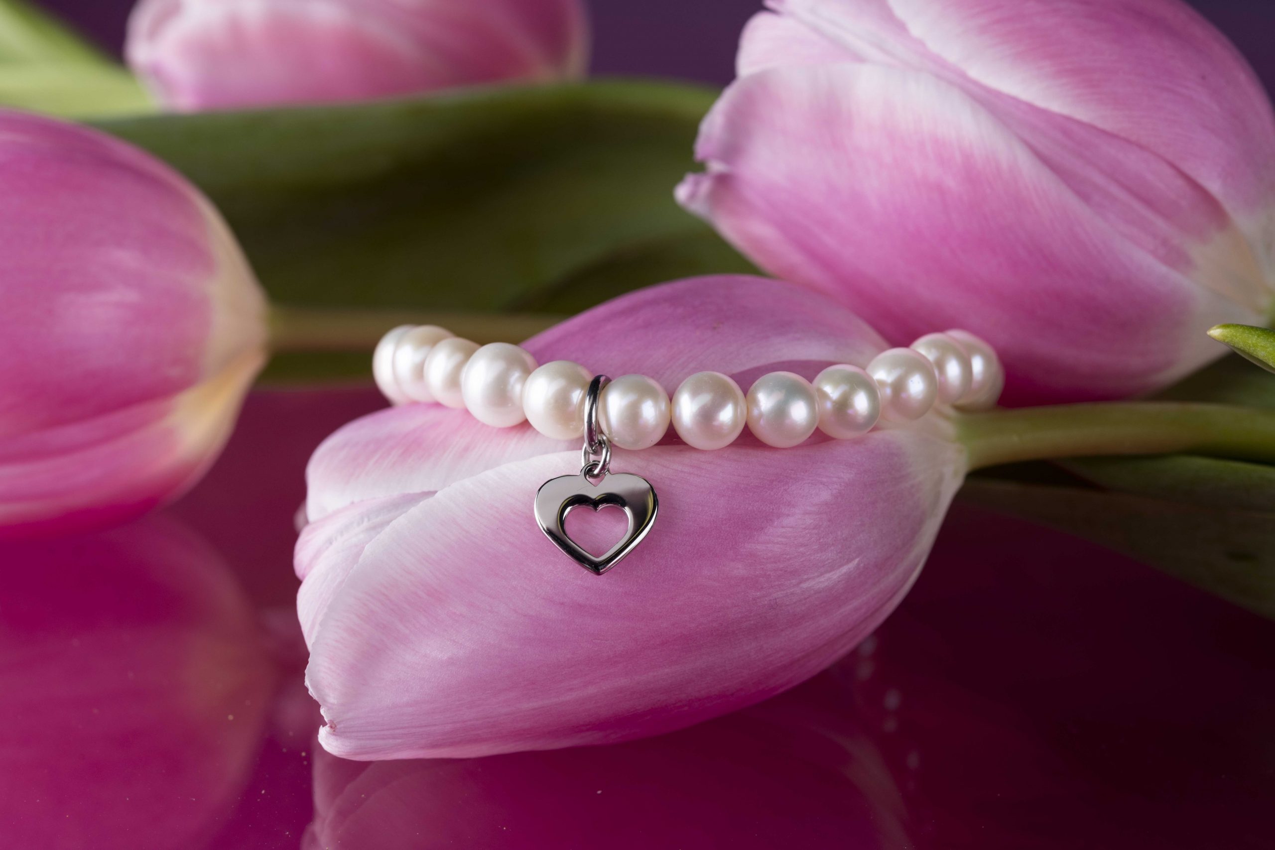 Náramok srdiečko ornamentika - biele perly