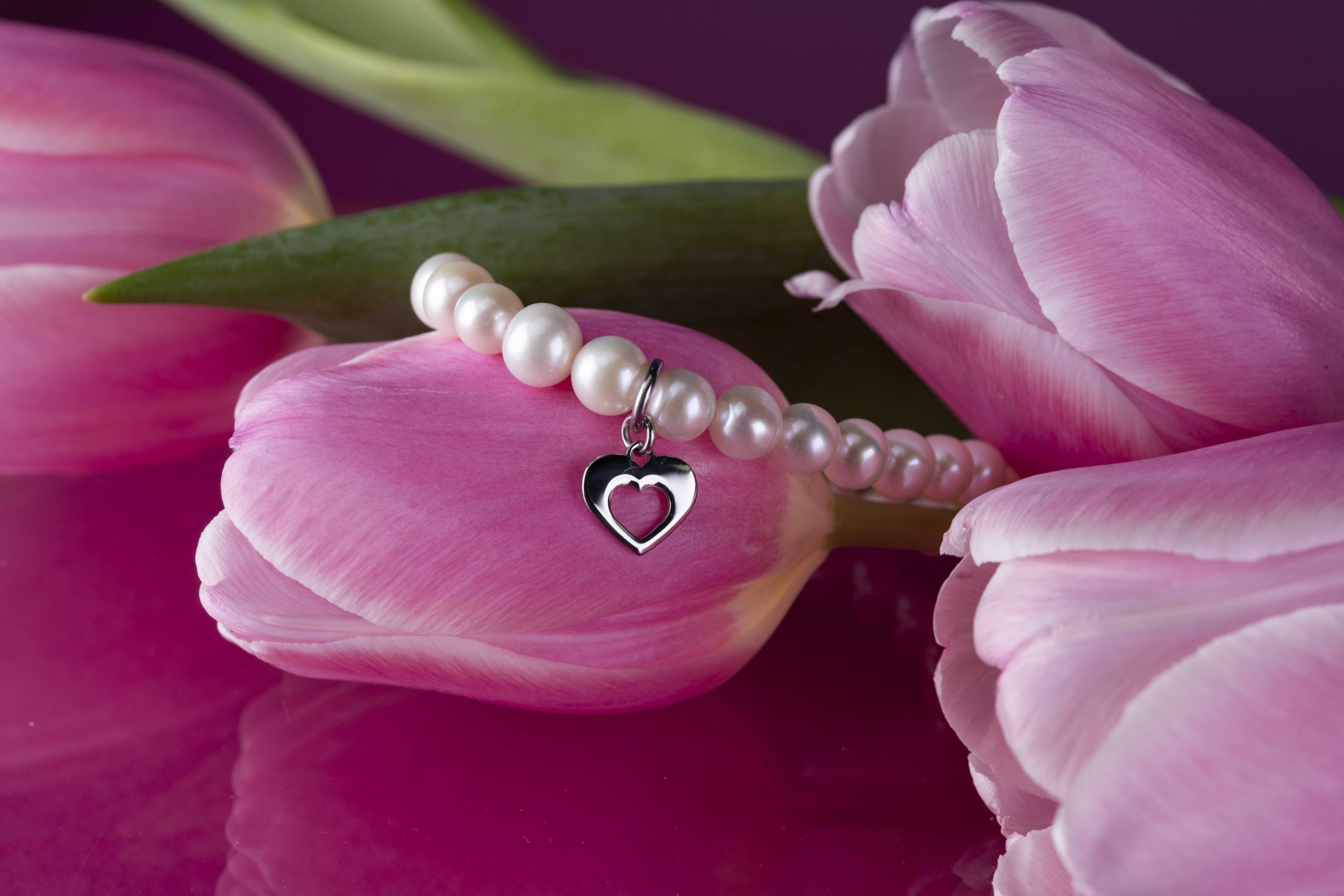 Náramok srdiečko ornamentika  - biele perly