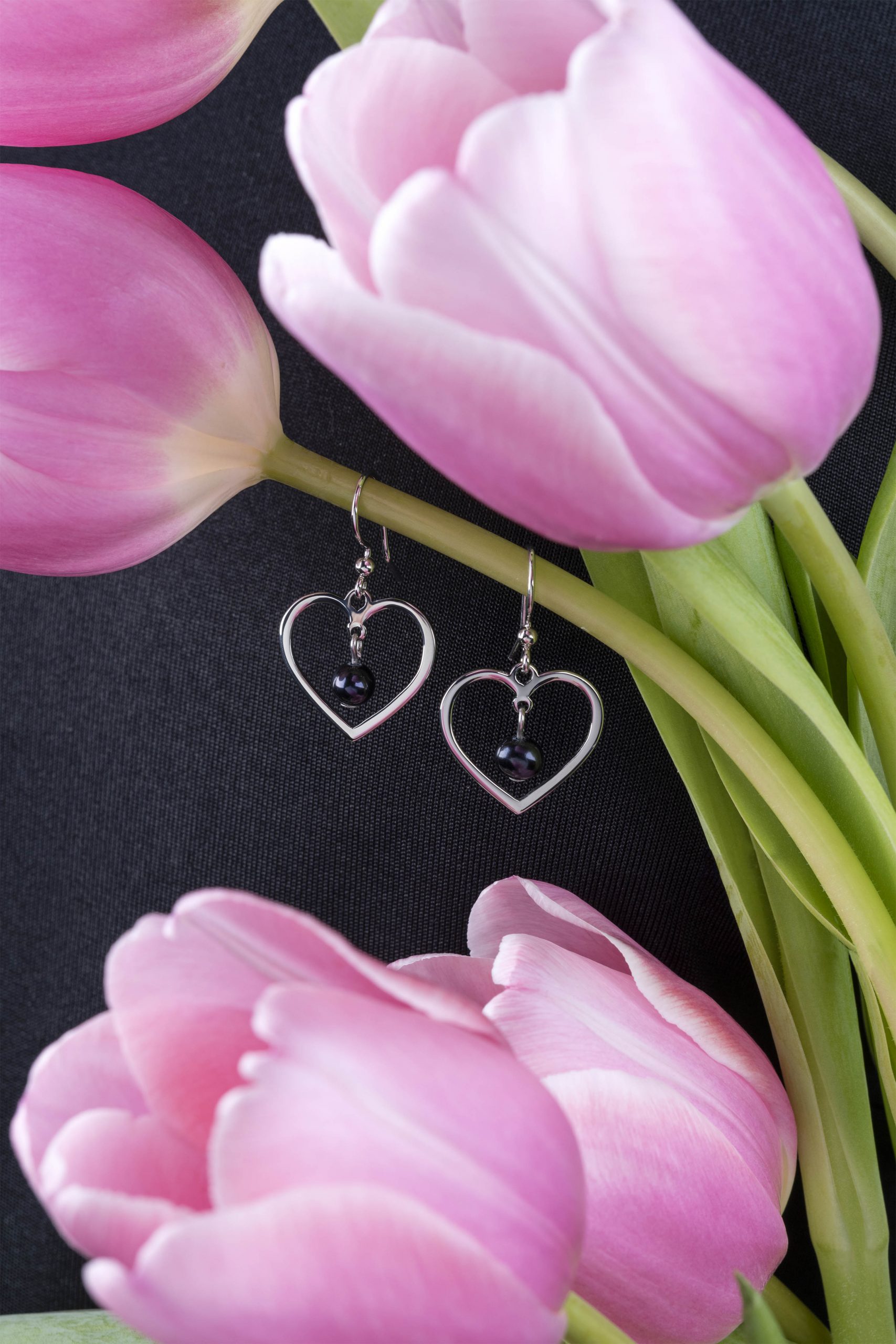 Náušnice 1 srdiečko ornamentika - čierne perly