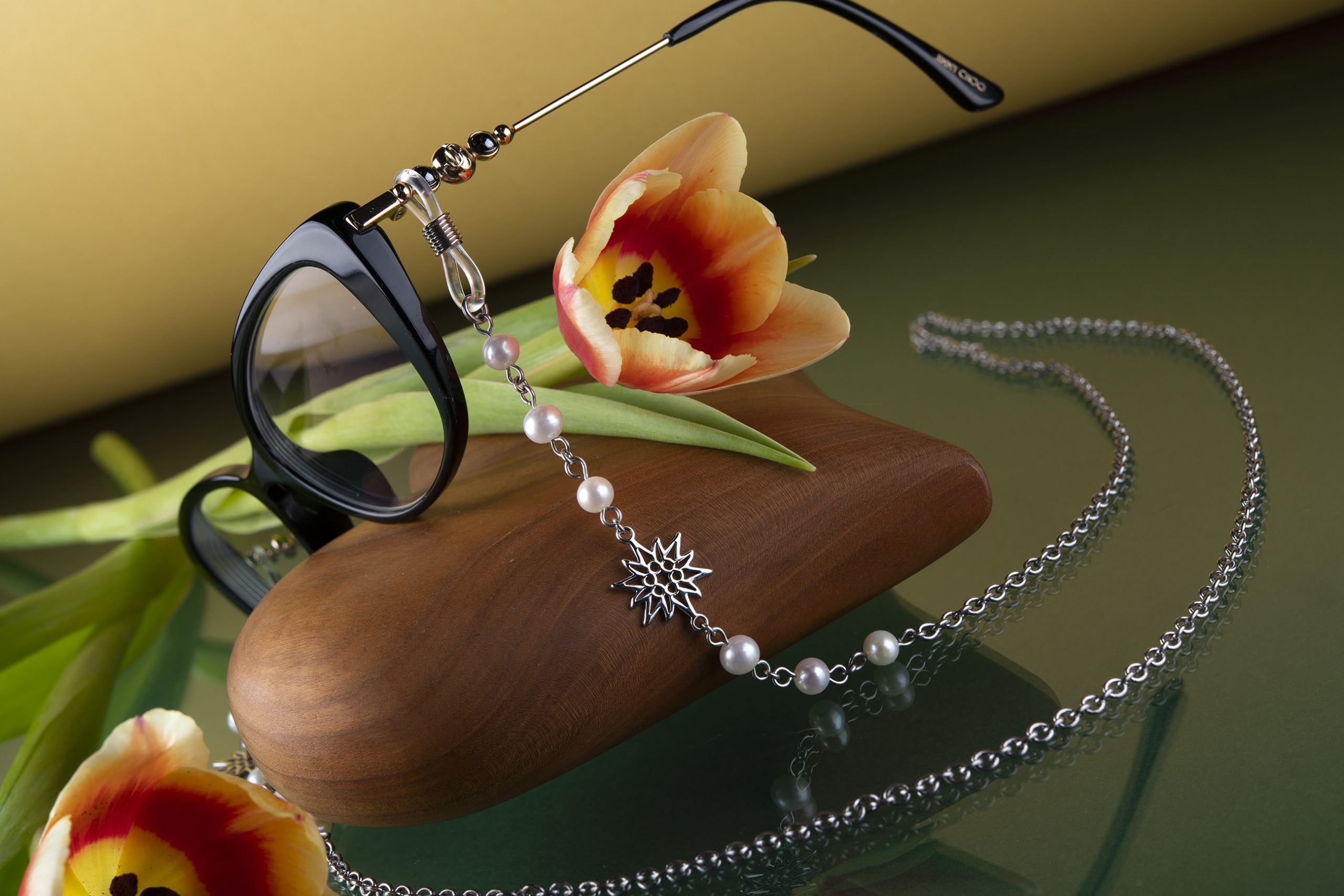 Retiazka na okuliare plesnivec 2 + sladkovodné perly