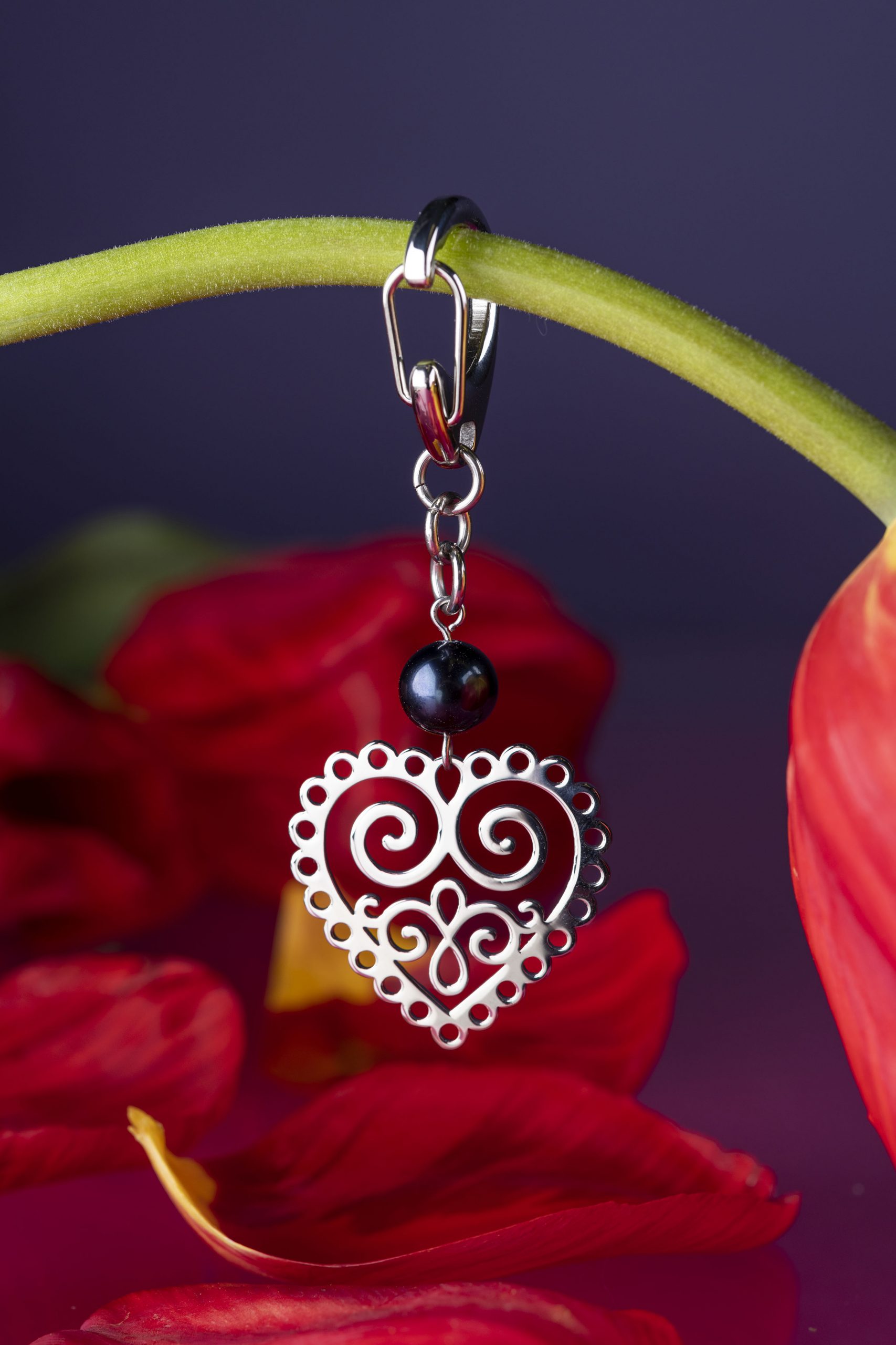 Kľúčenka - srdce ornament s perlou