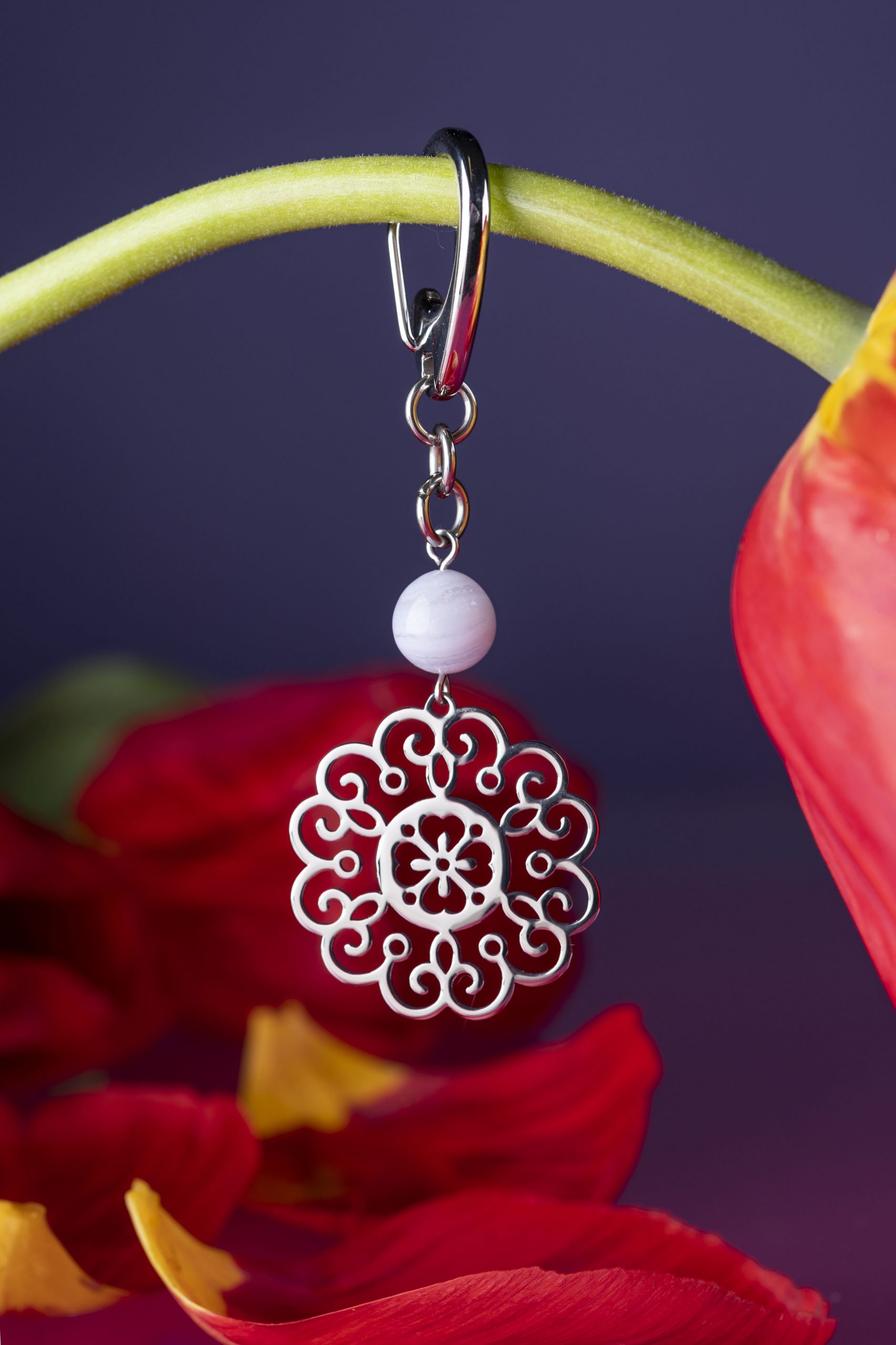 Kľúčenka - ornament čipka nezábudka + chalcedón