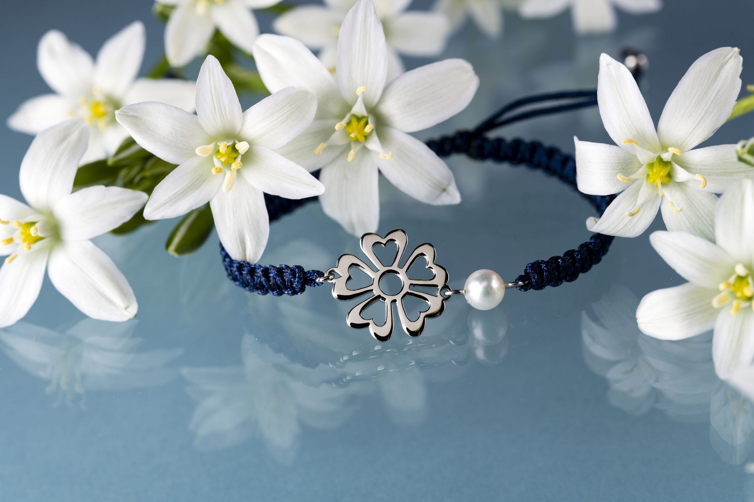 Náramok vajnorský kvietok - šnúrka s perlou