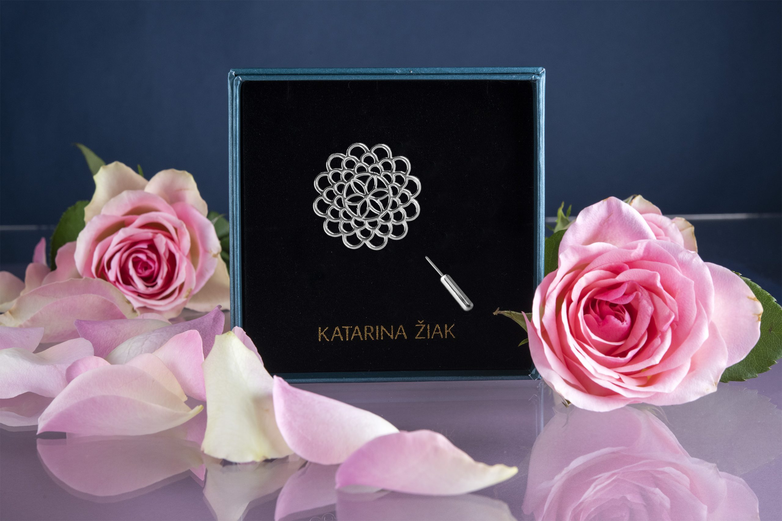 Brošňa čipka ornament 2,5cm