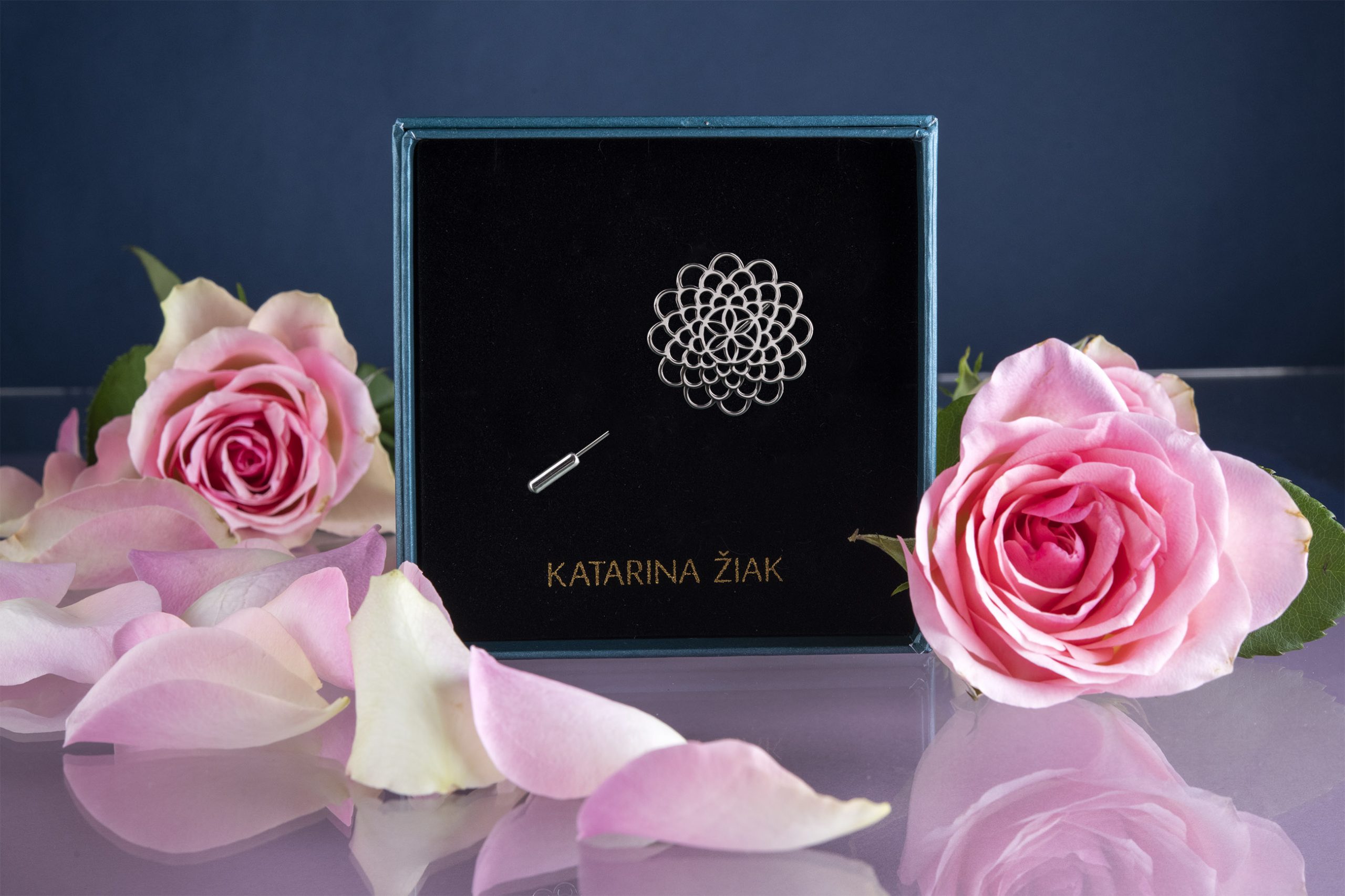 Brošňa čipka ornament 3cm