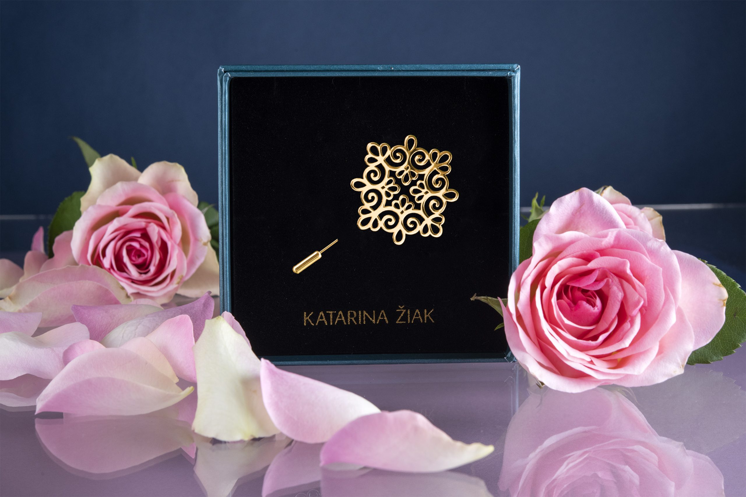 Brošňa čipka ornament štvorec