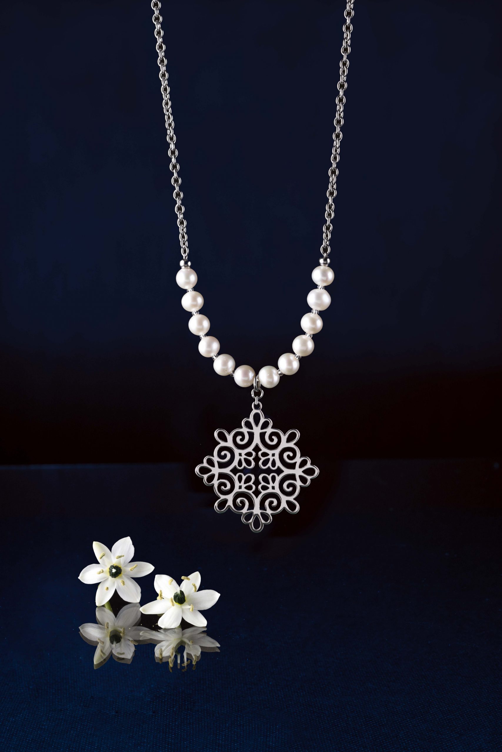 Prívesok čipka štvorec ornament +perly