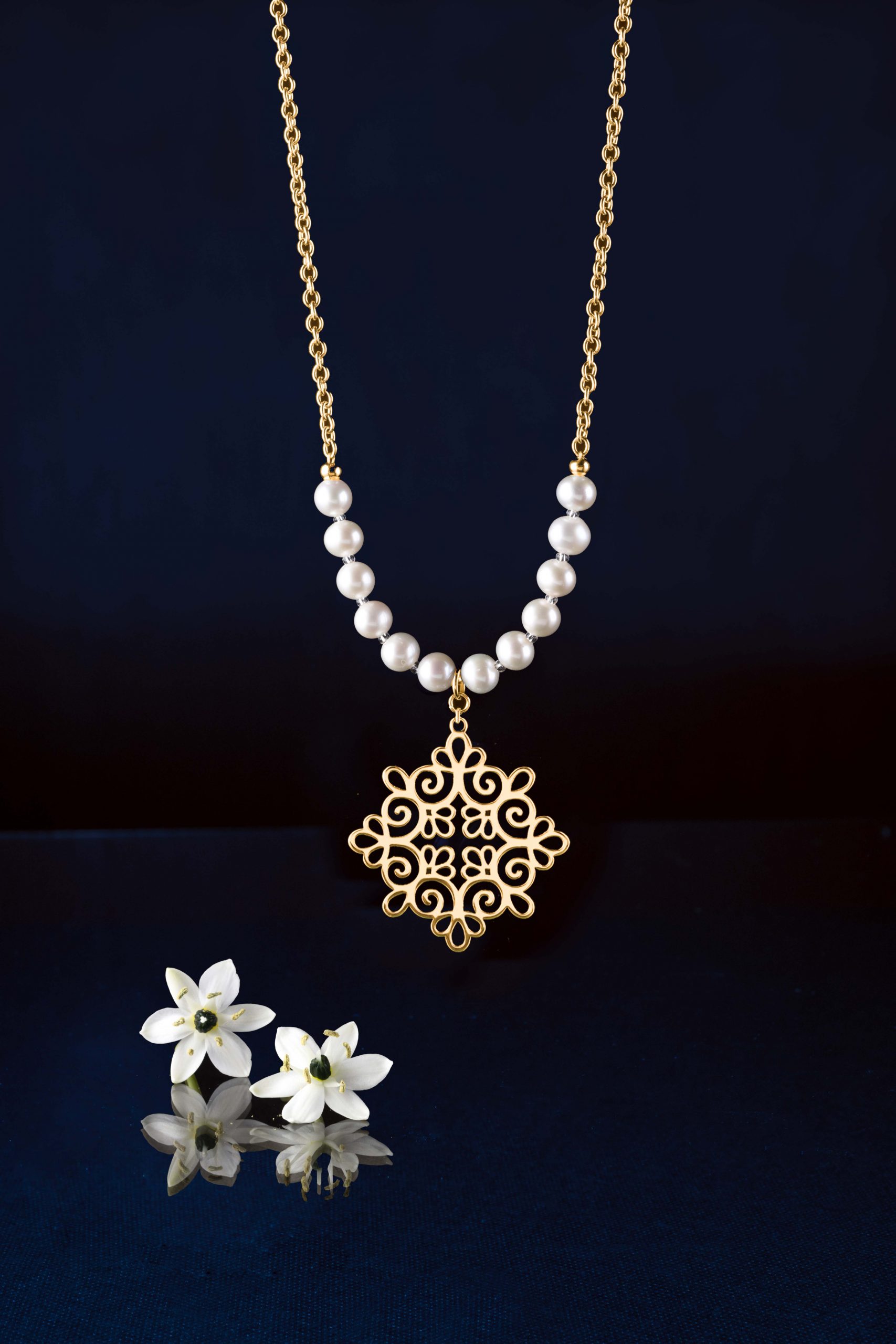 Prívesok čipka štvorec ornament +perly