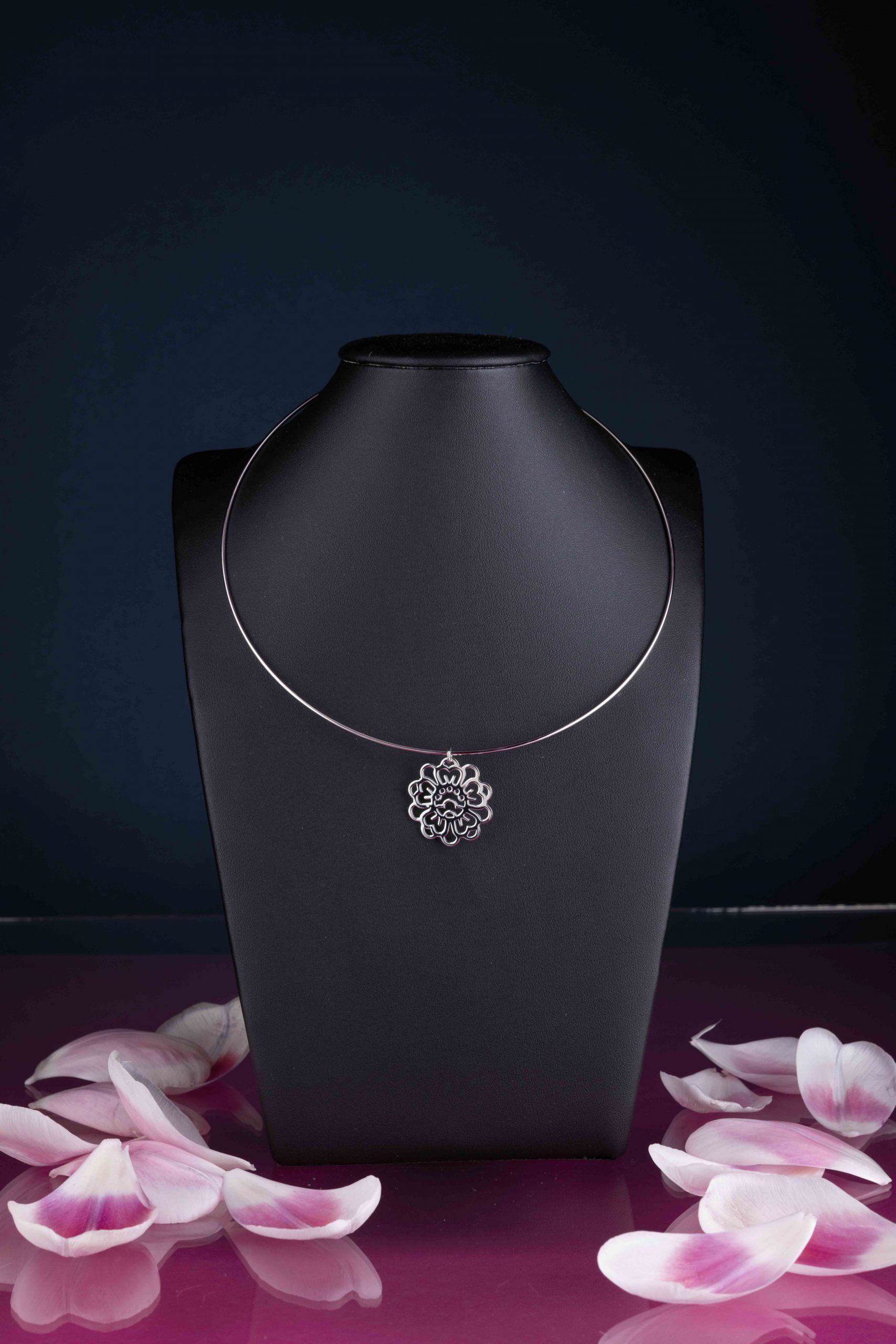 Obručový náhrdelník modrotlač kvietok