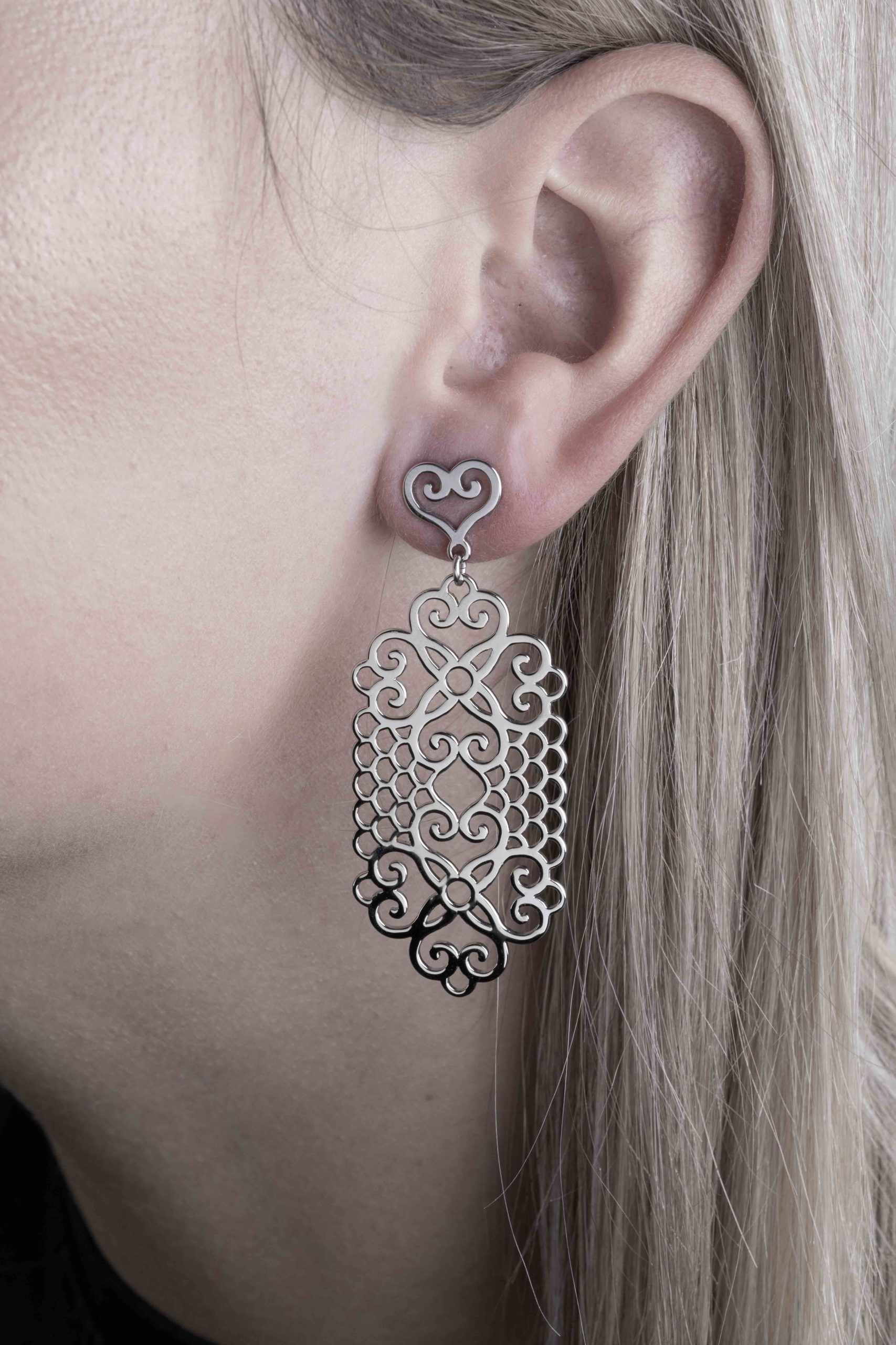 Náušnice čipka ornament 5cm - dlhé skladané napichovacie