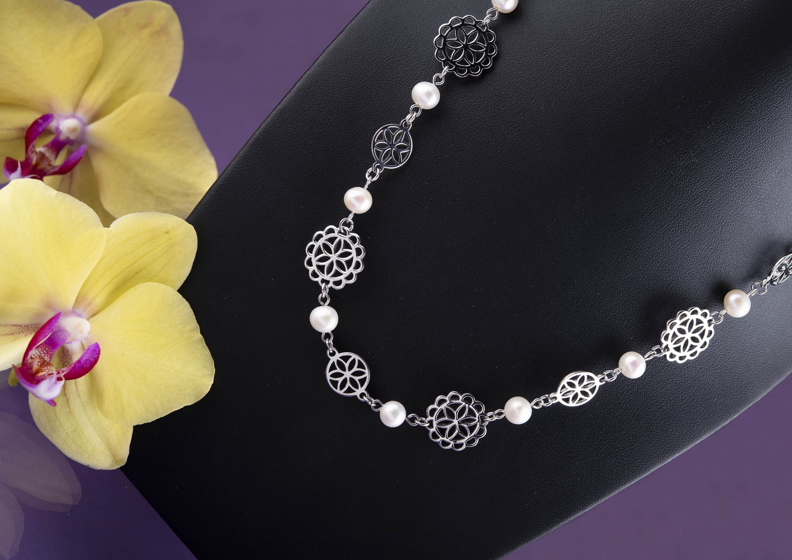 Náhrdelník čipka ornamenty kruhy + perly