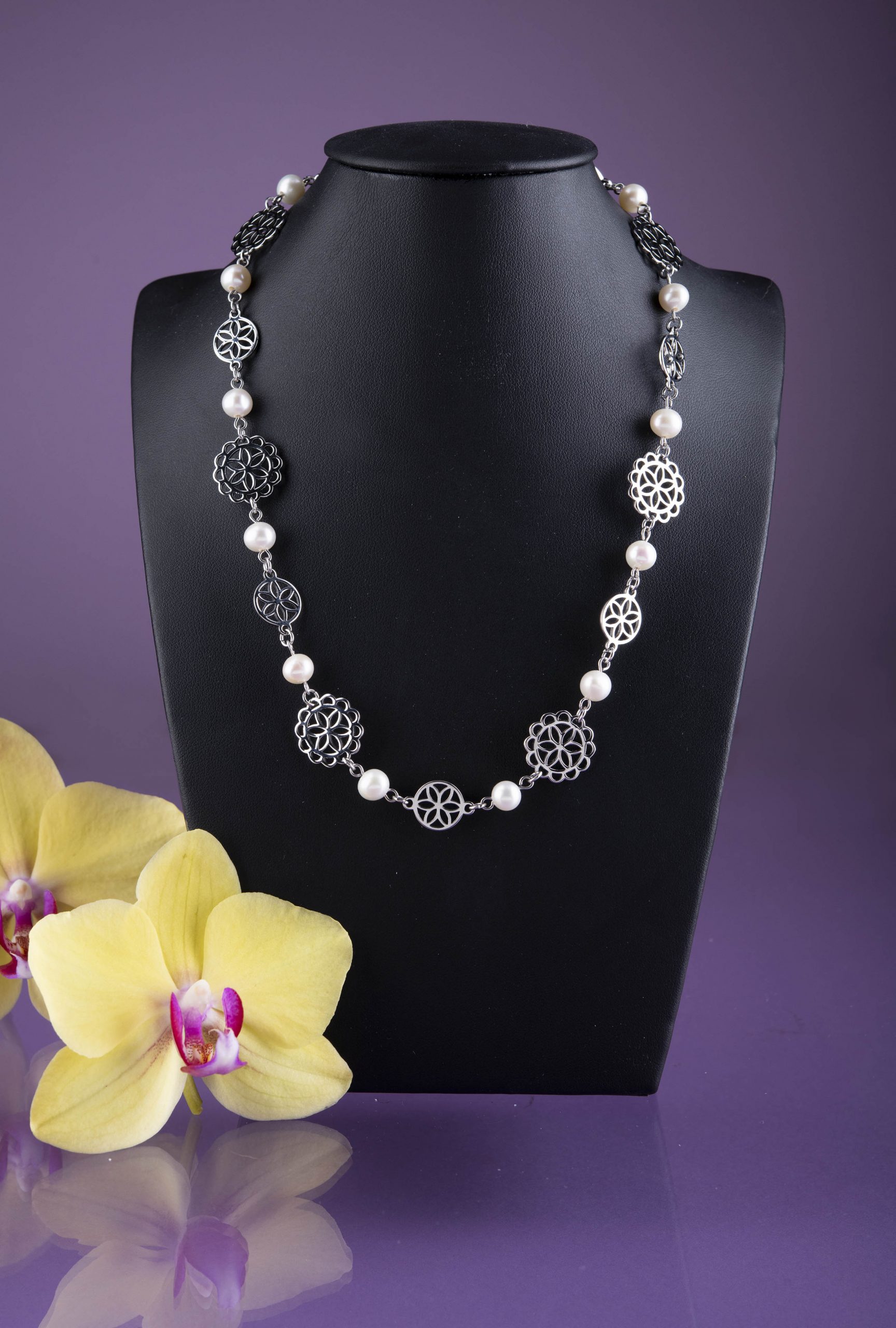 Náhrdelník čipka ornamenty kruhy + perly