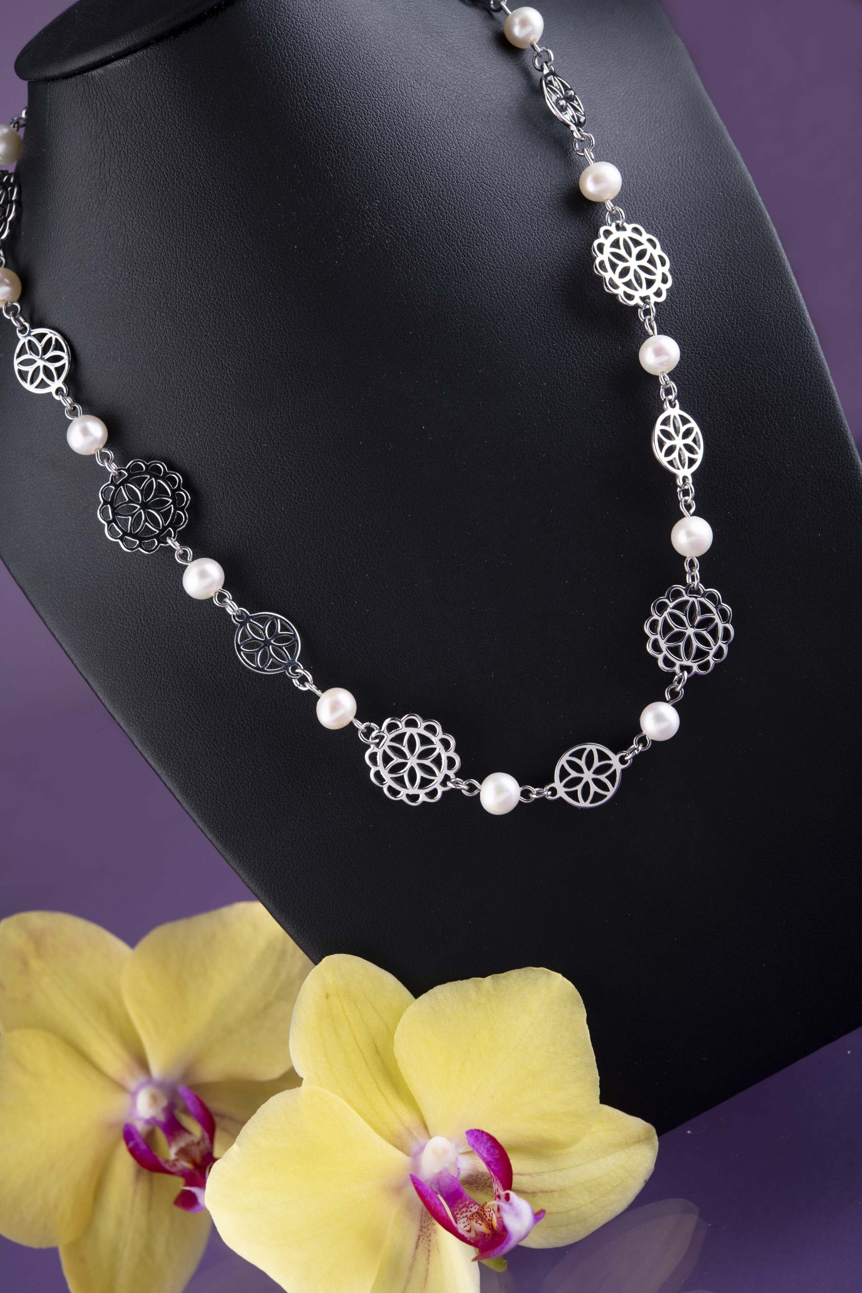 Náhrdelník čipka ornamenty kruhy + perly