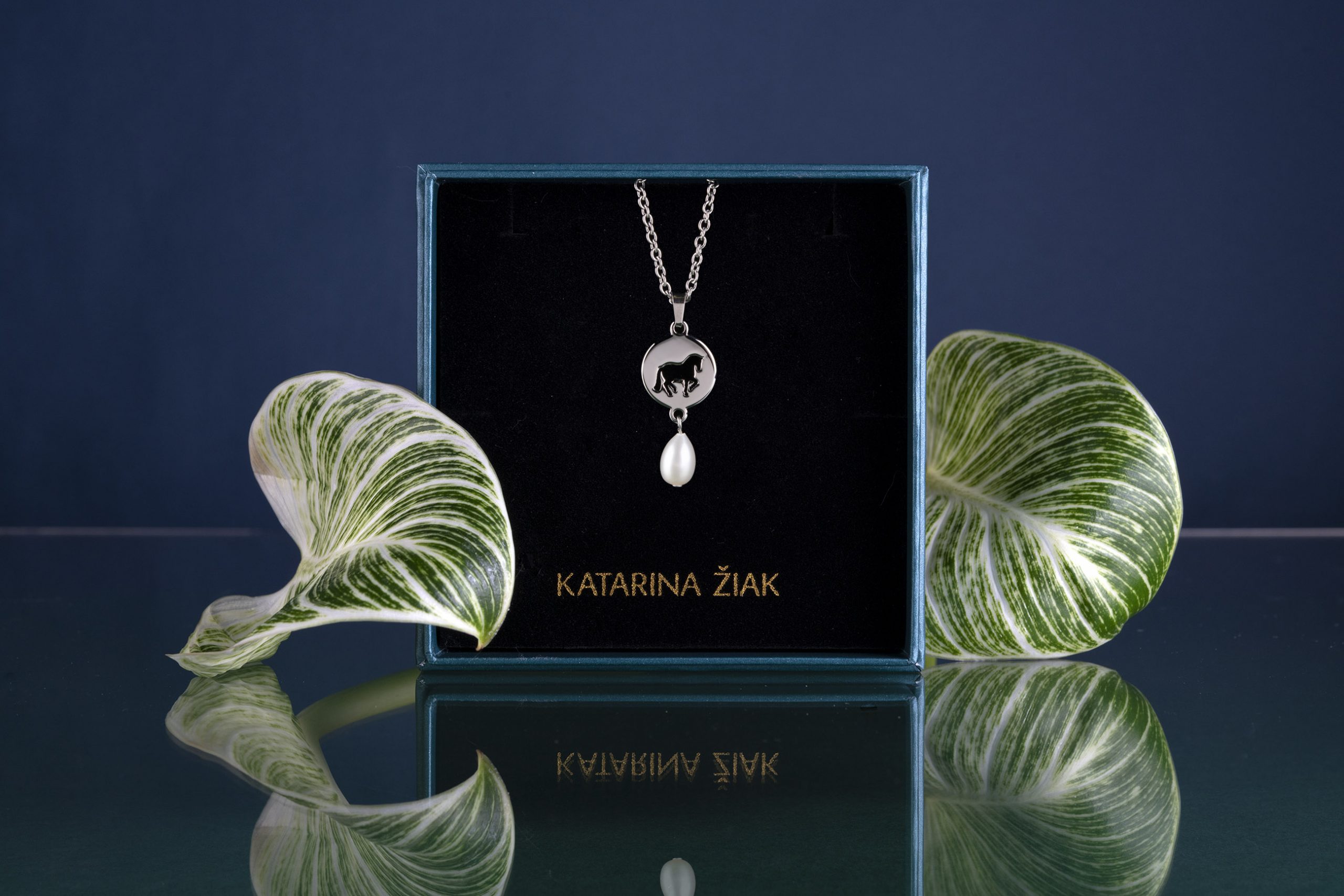 Prívesok Piaf Koník + perla slza