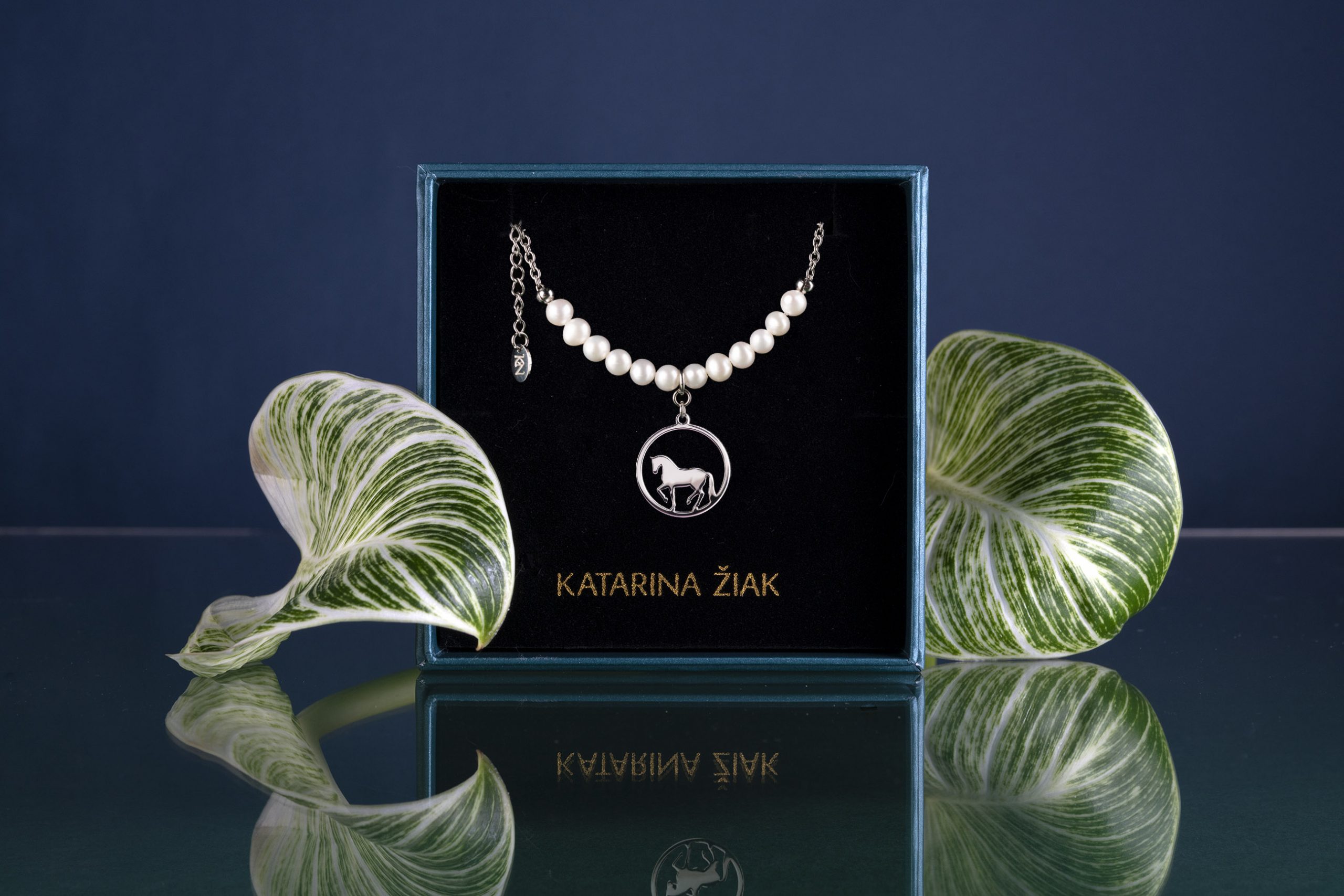 Náhrdelník Piaf Kôň- kruh 2cm + sladkovodné perly