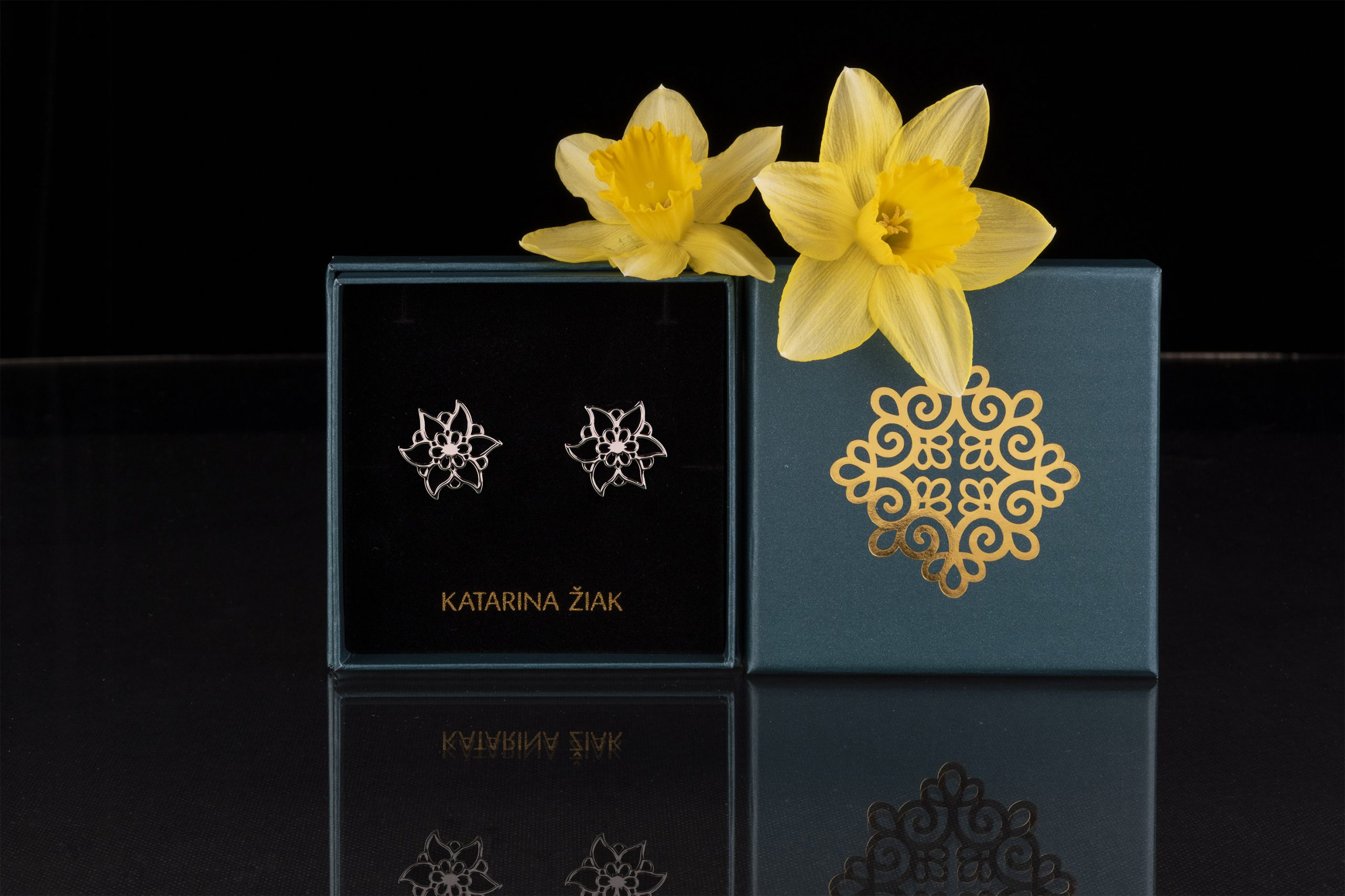 Napichovacie náušnice narcis kvet 1 - 2,5cm