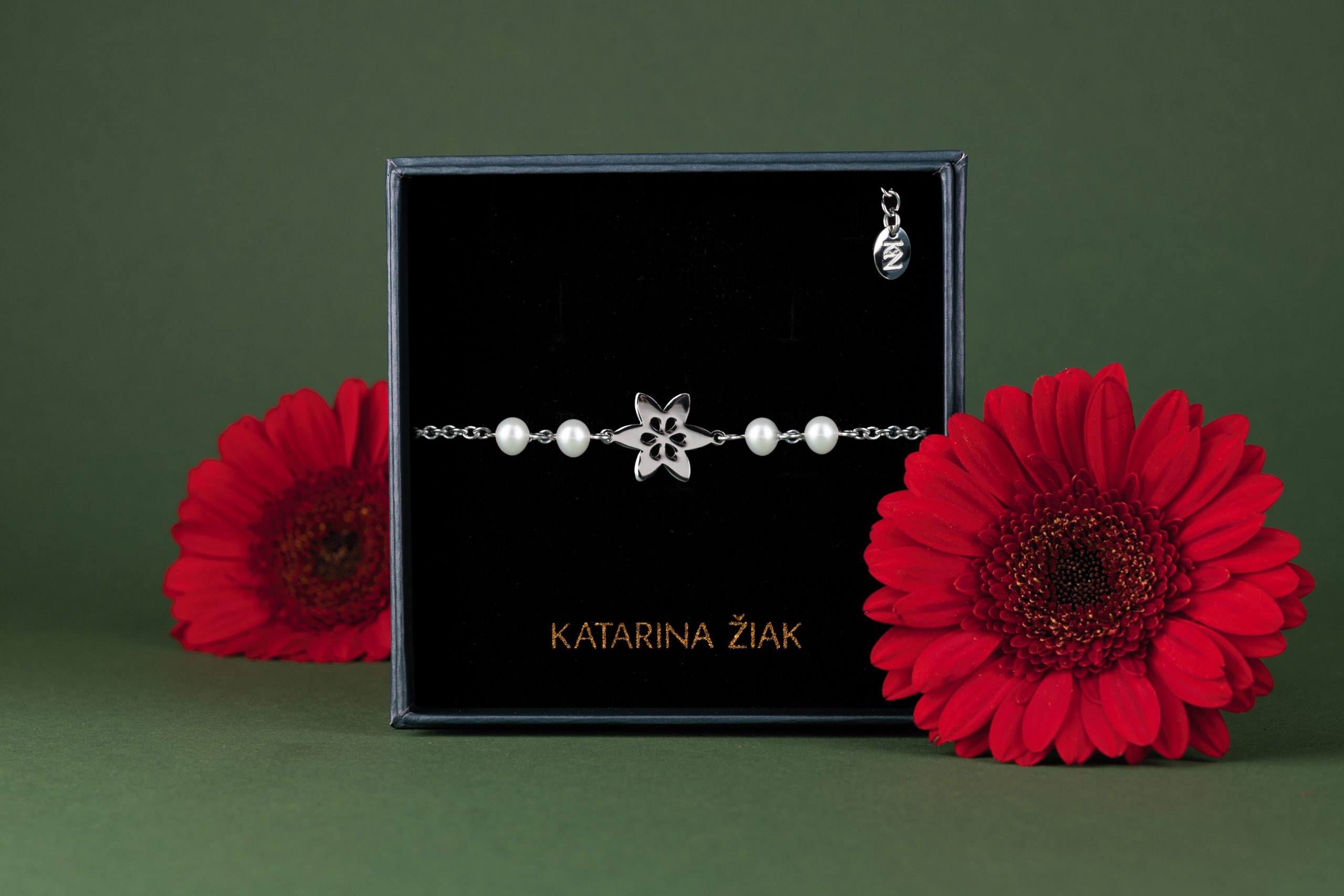 Náramok klematis 4 – retiazka + 4 perly