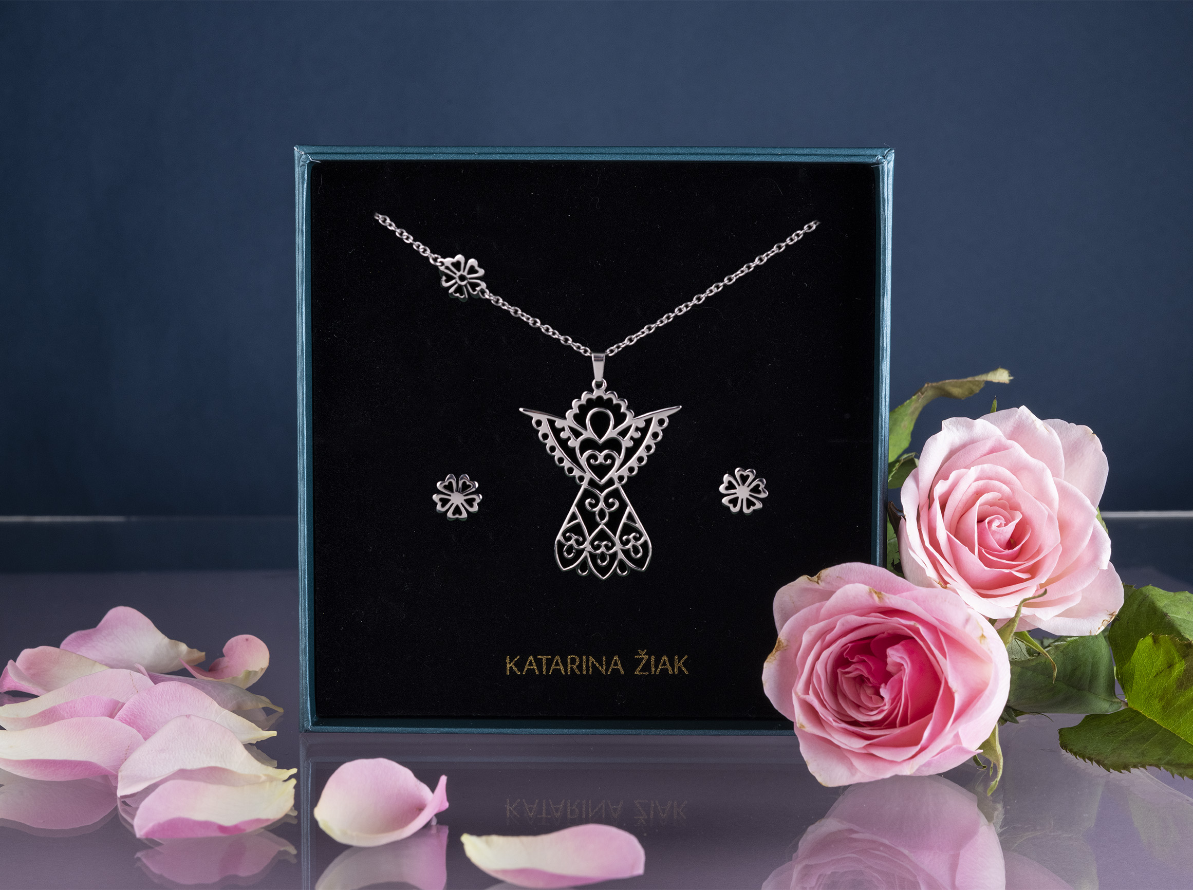 Set prívesok anjel vajnory + napichovacie náušnice kvietok