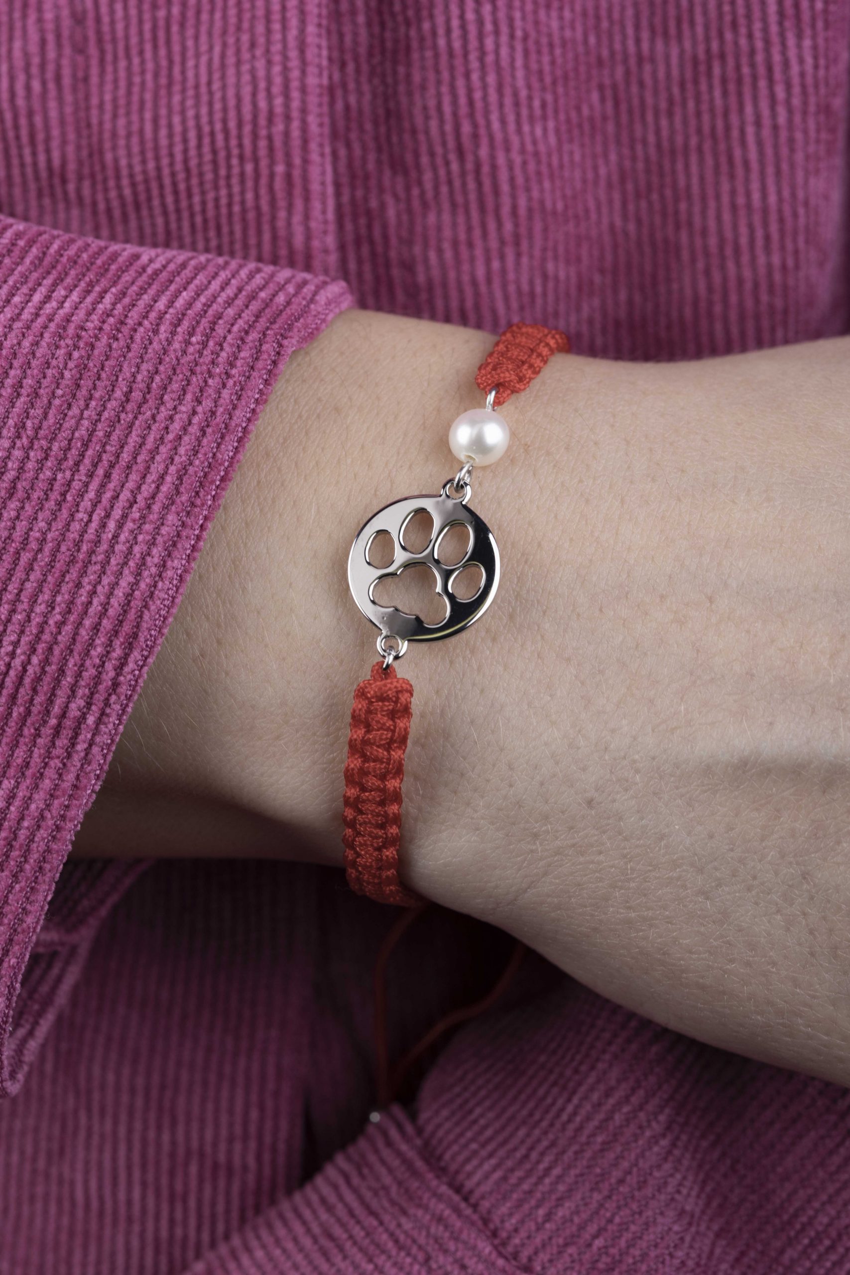 Náramok Labka mačka Izabela – šnúrka + perla