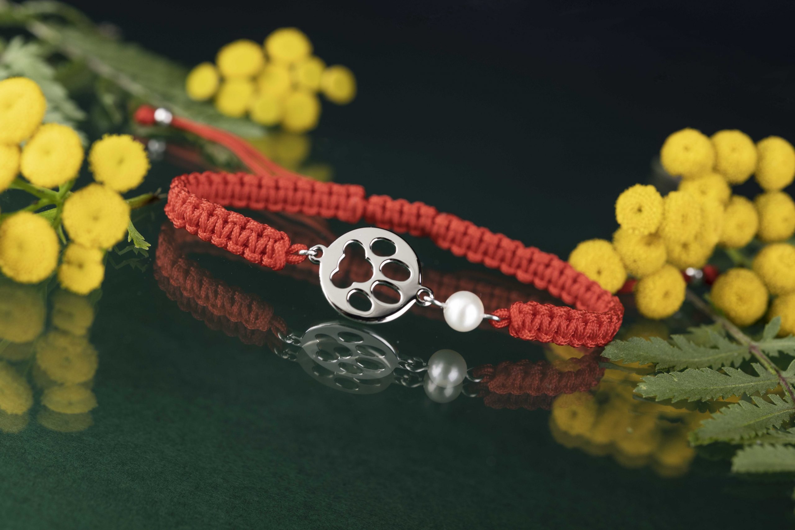 Náramok Labka mačka Izabela – šnúrka + perla