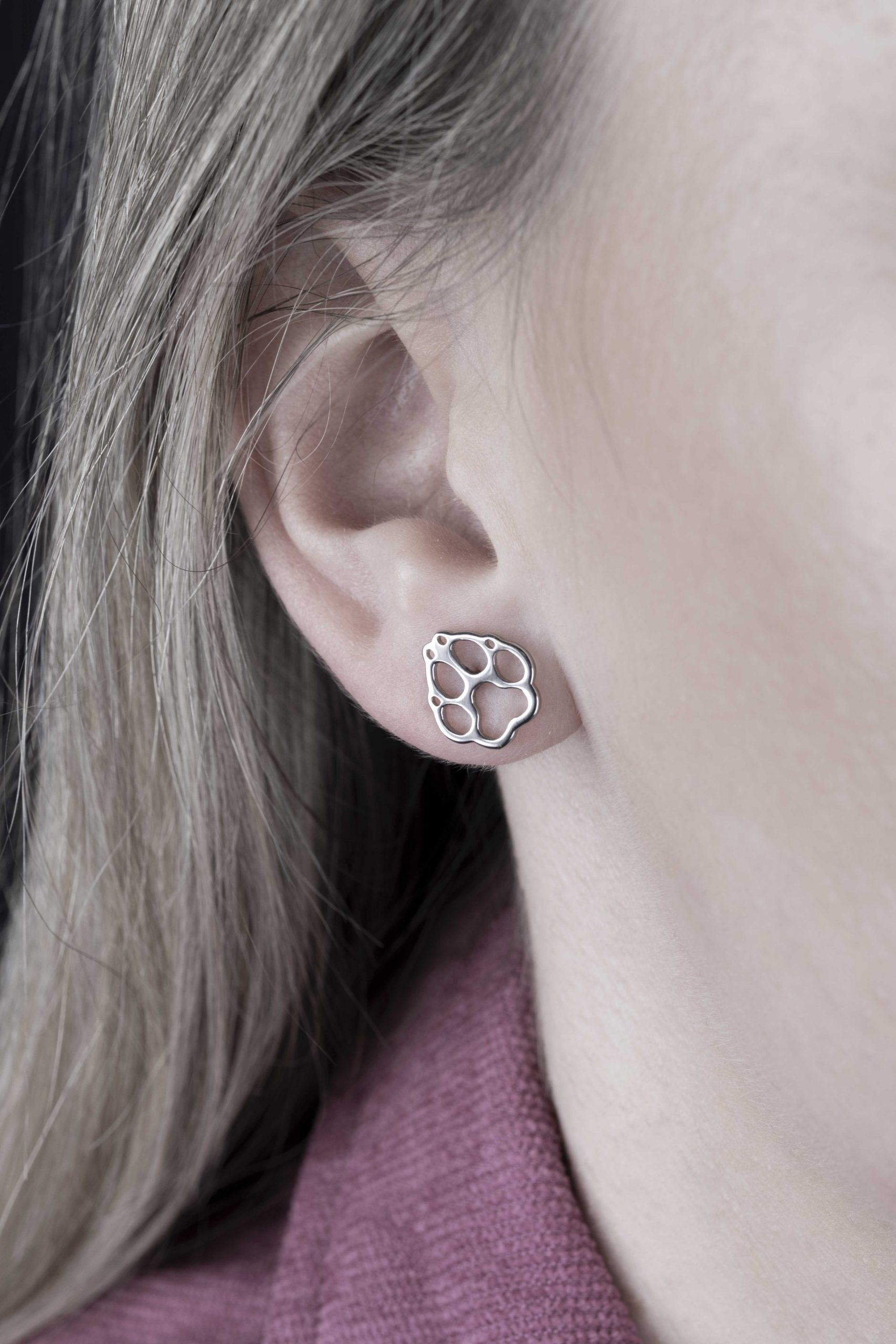 Napichovacie náušnice Labka pes Cami