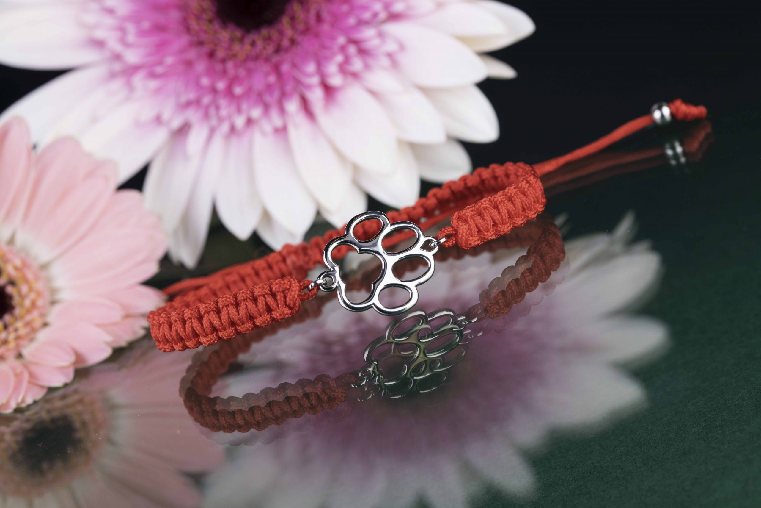 Náramok -  Labka mačka Izi 2 – šnúrka