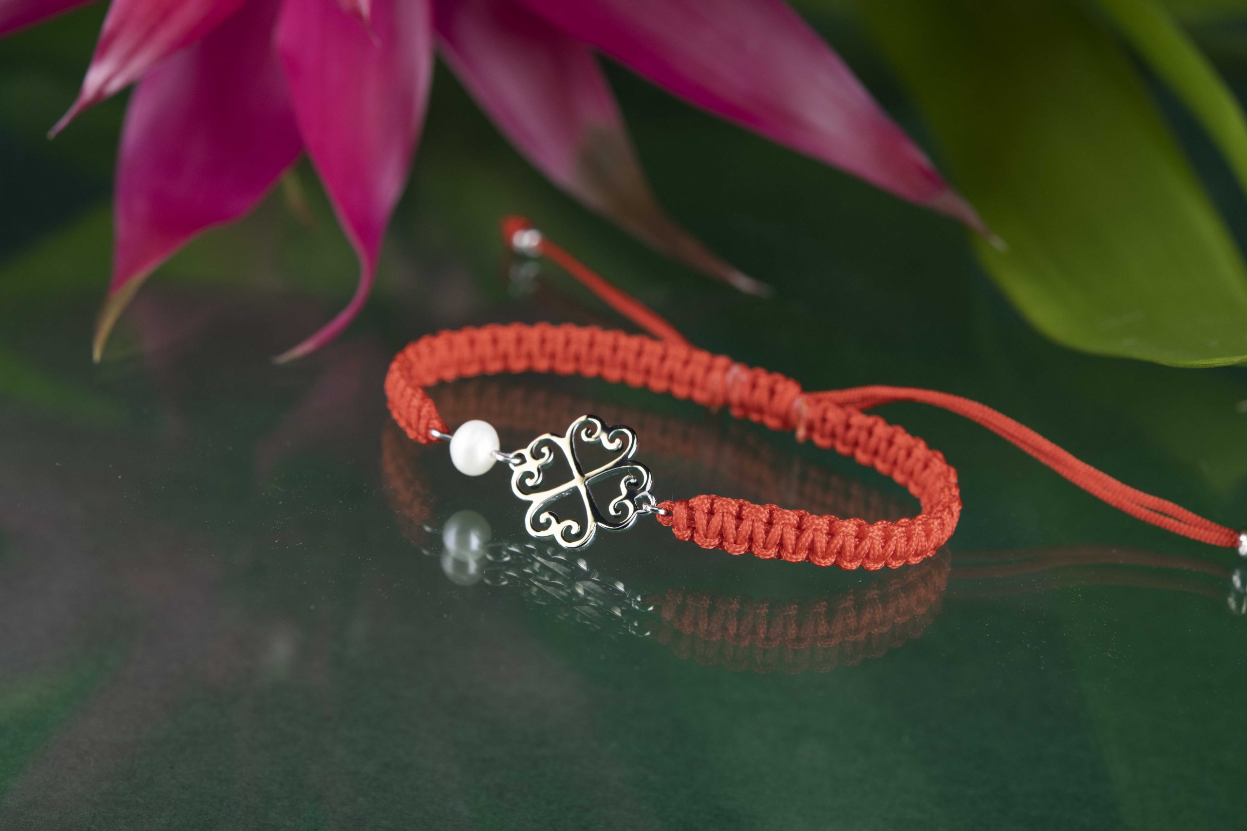 Náramok štvorlístok 2 – šnúrka + perla