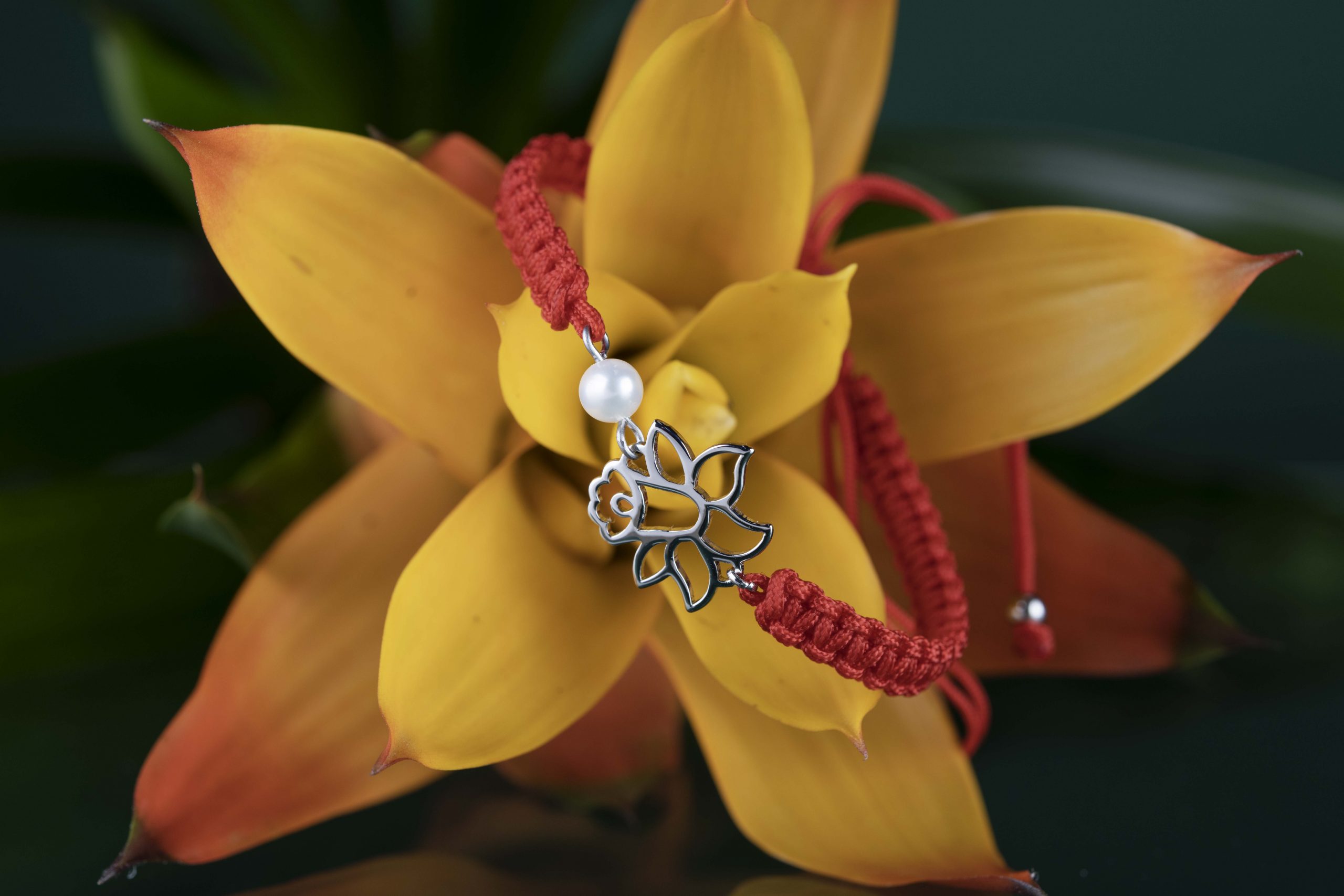 Náramok narcis1 – šnúrka + perla