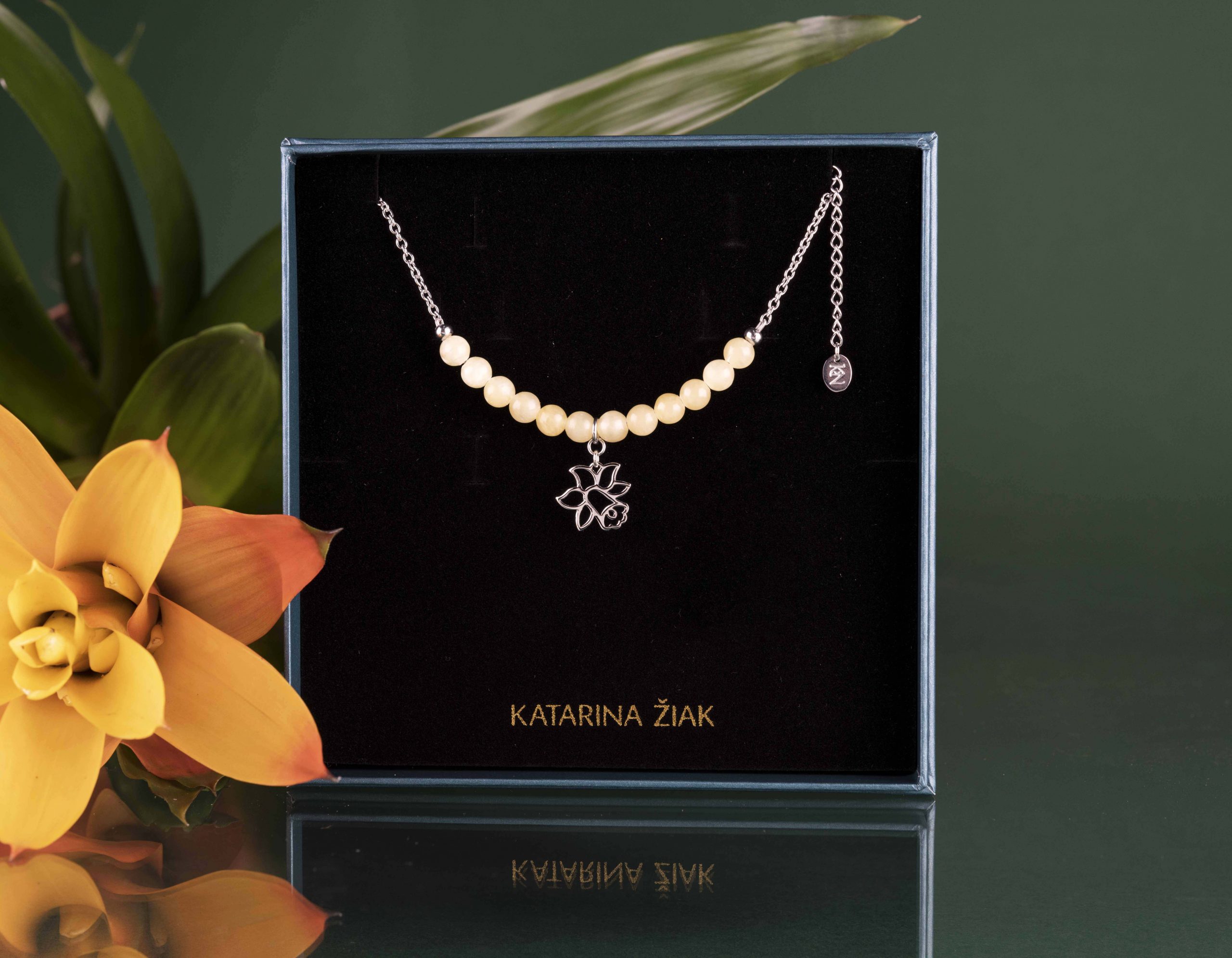 Náhrdelník narcis 1 - kalcit