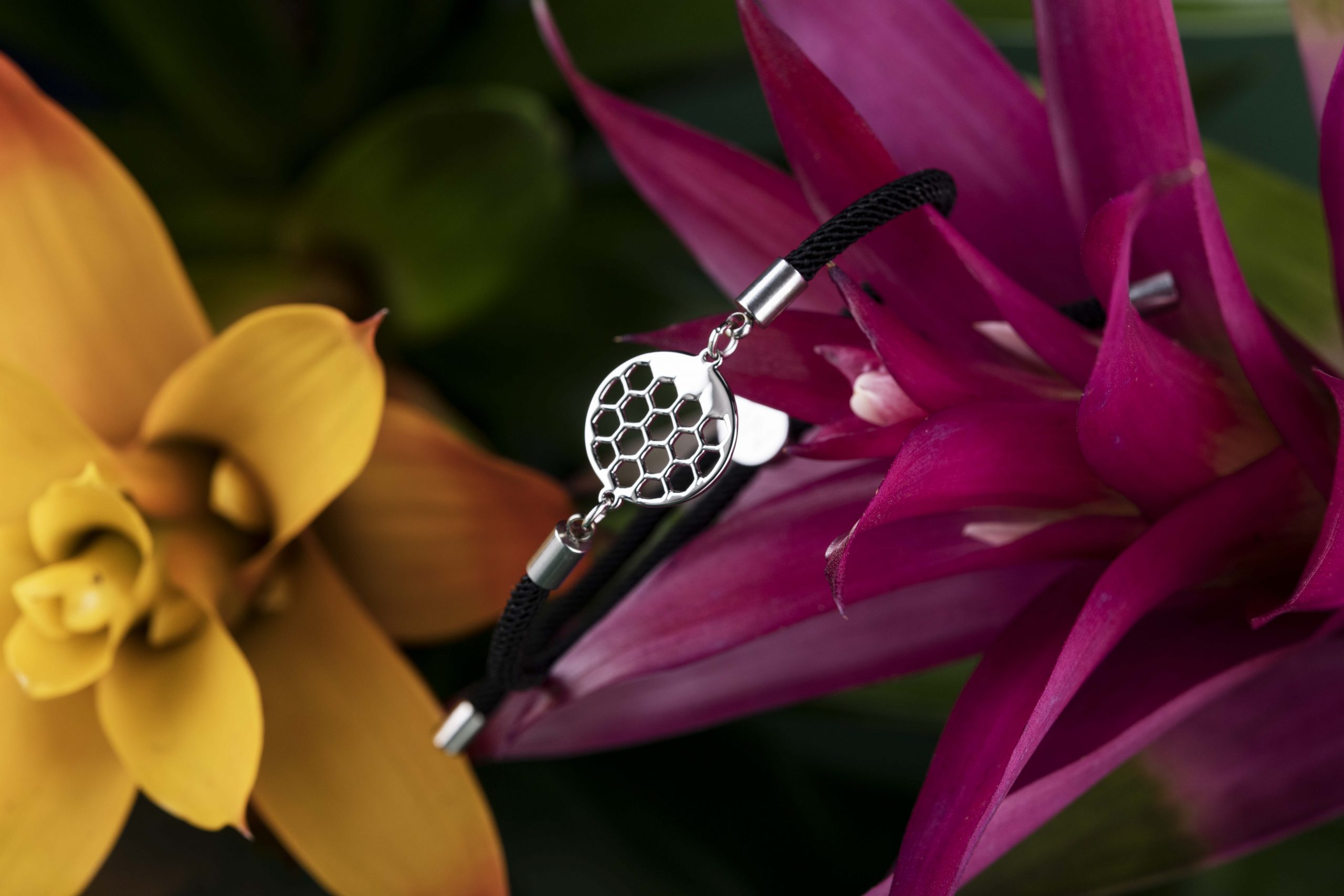 Náramok - golf 4 – šnúrka červená / čierna