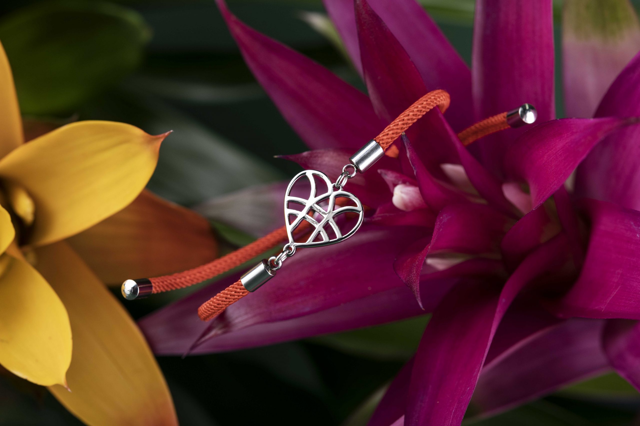 Náramok -  IBA TEBE  srdiečko – šnúrka červená / čierna