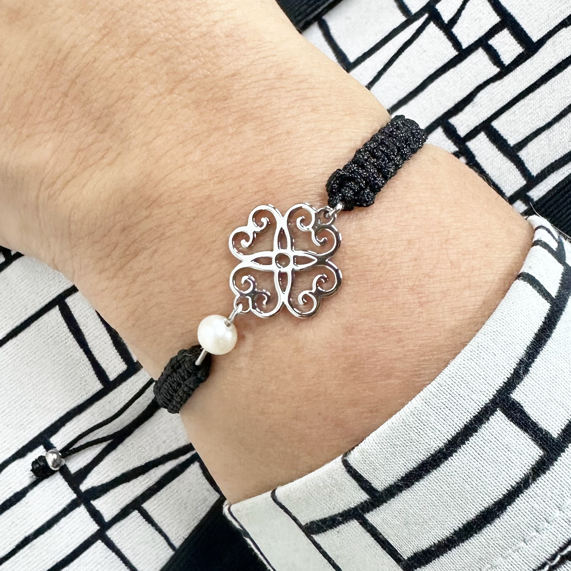 Náramok -  štvorlístok SymBBolika – šnúrka + perla