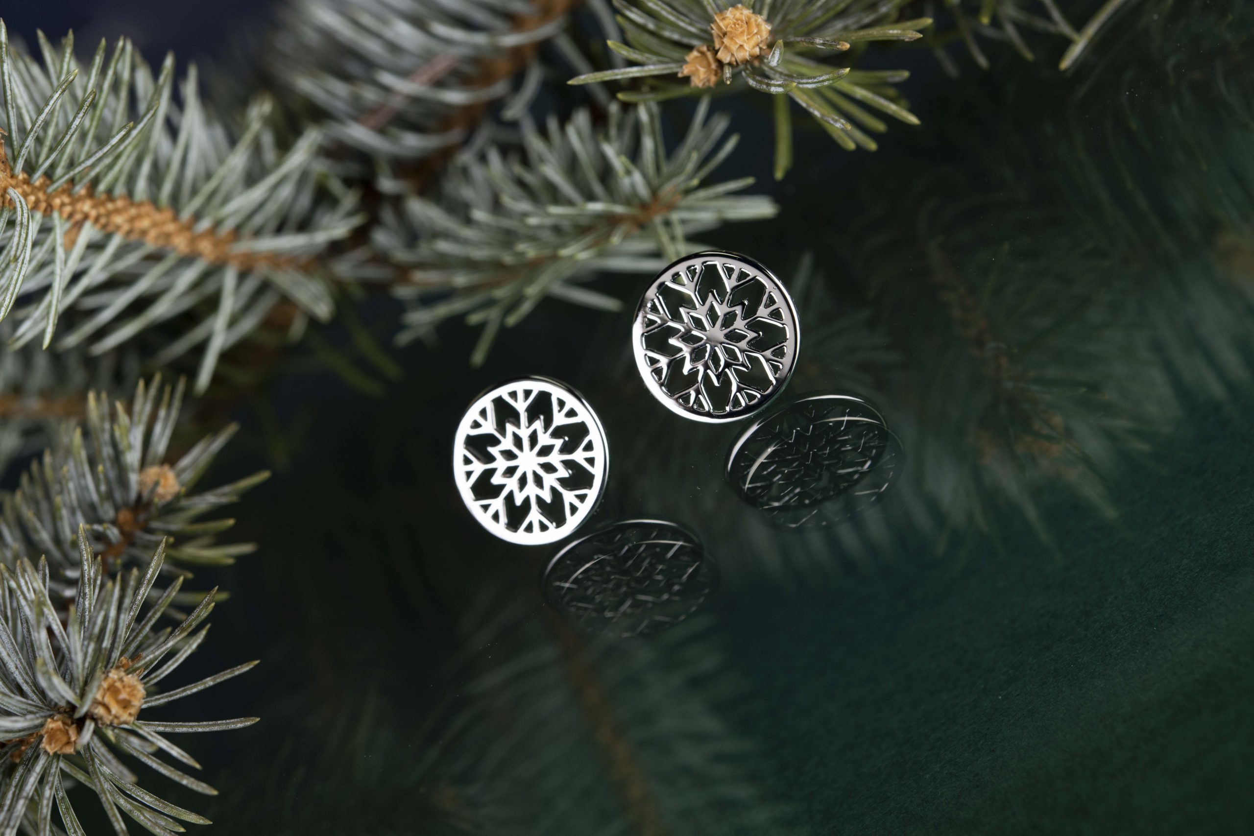 Napichovacie náušnice snehová vločka kruh mini 1