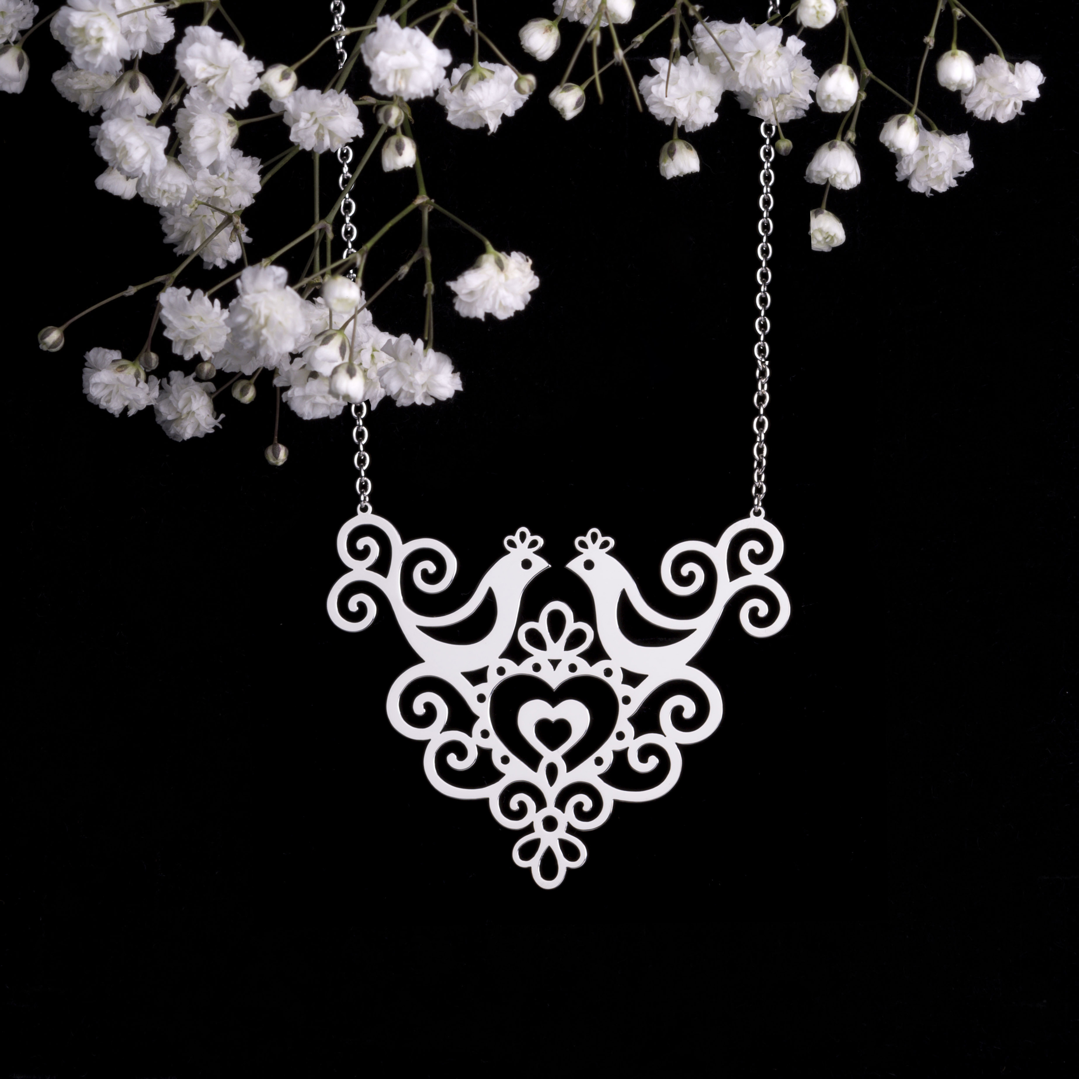 Náhrdelník Ornamentika - holubice - krátky