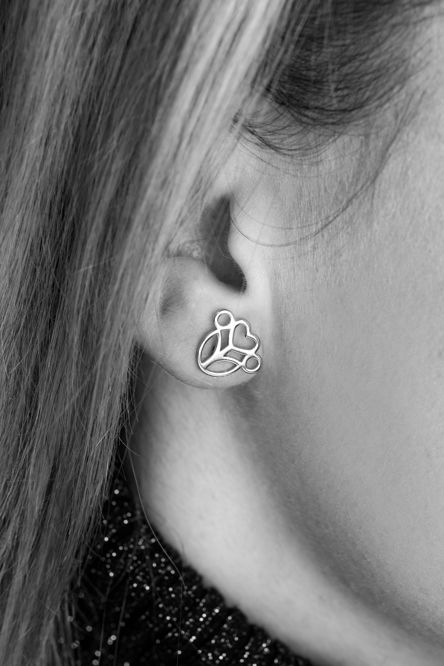 Napichovacie náušnice srdiečko ornament 1 Polomka