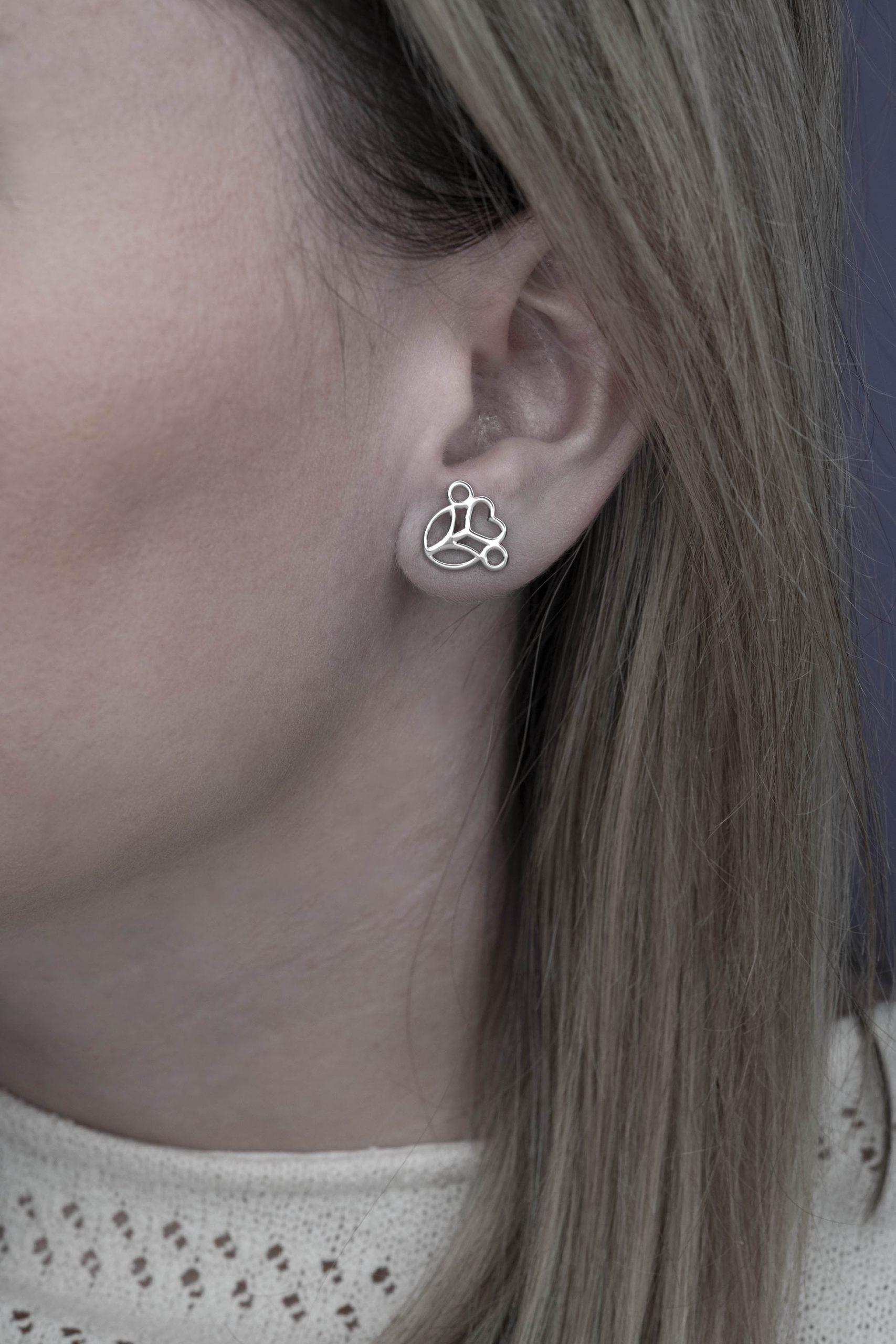 Napichovacie náušnice srdiečko ornament 1 Polomka