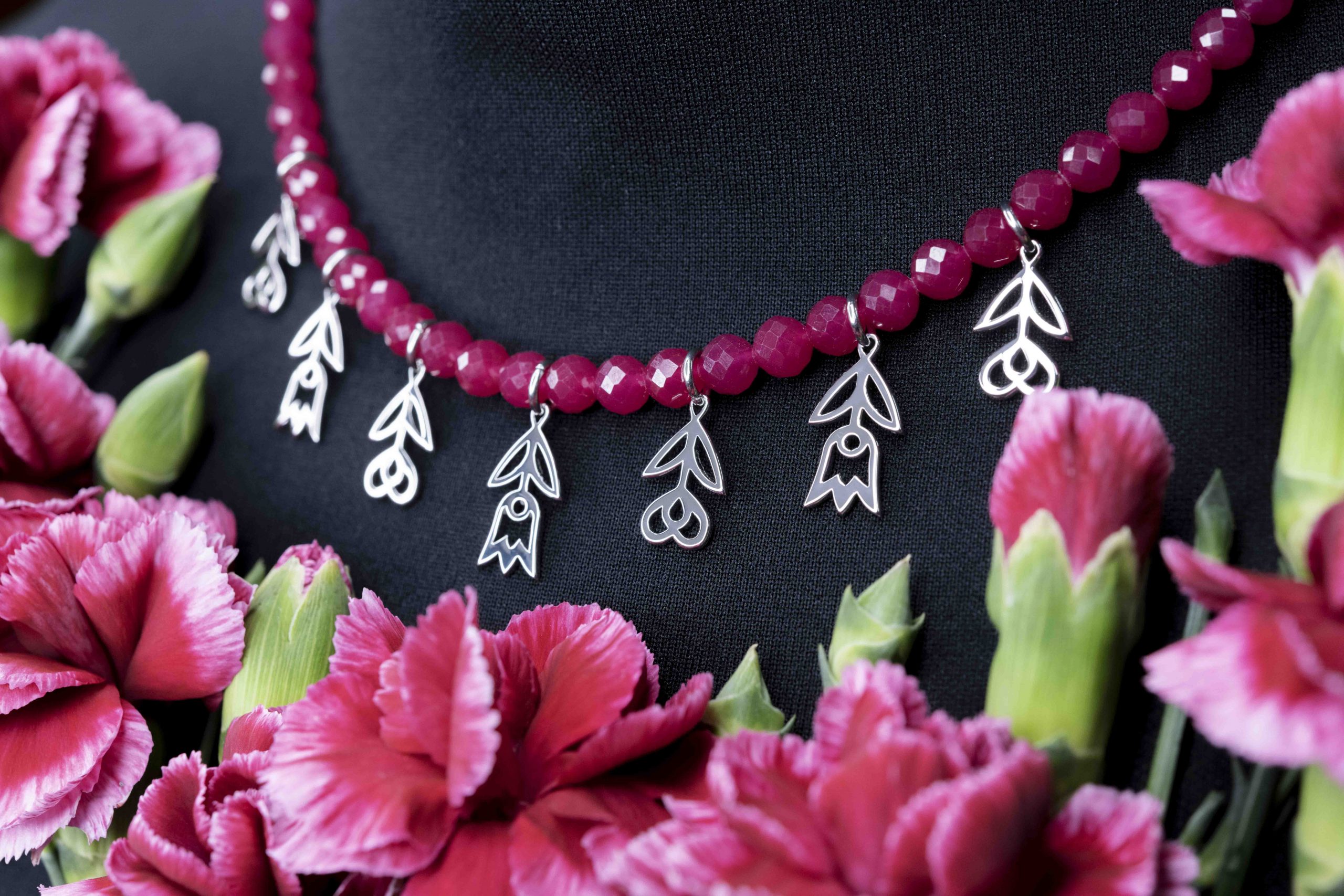 Náhrdelník - zvončeky &amp; srdiečka Polomka + rubínový korund