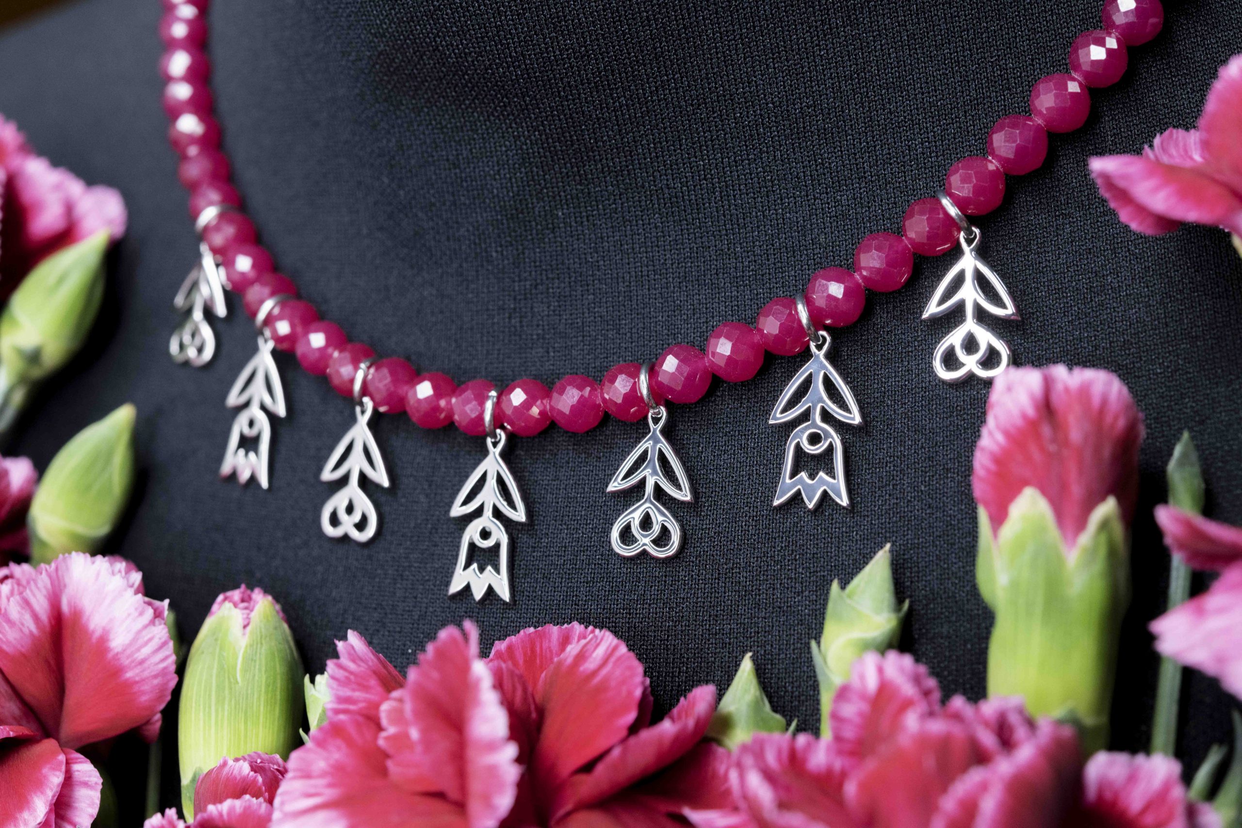 Náhrdelník - zvončeky &amp; srdiečka Polomka + rubínový korund