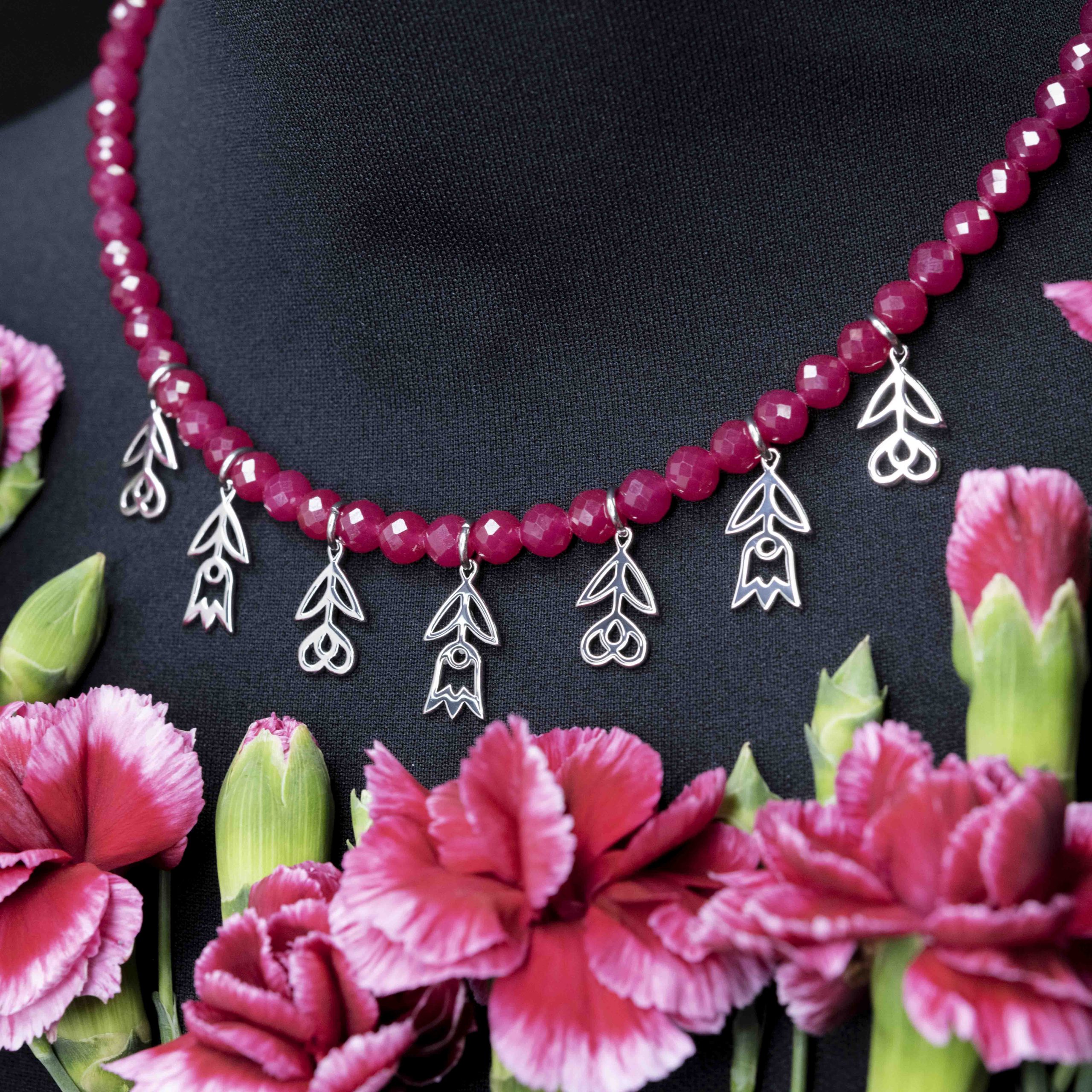 Náhrdelník - zvončeky &amp; srdiečka Polomka + rubínový korund