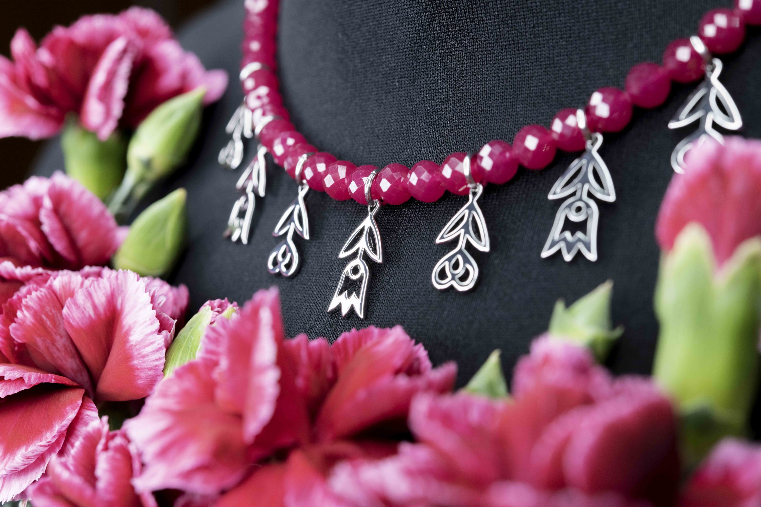 Náhrdelník - zvončeky &amp; srdiečka Polomka + rubínový korund