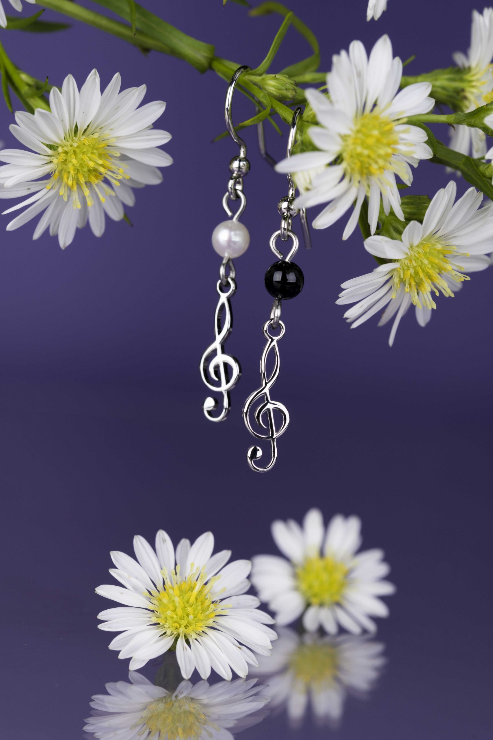 Náušnice husľový kľúč 2+ perla/onyx