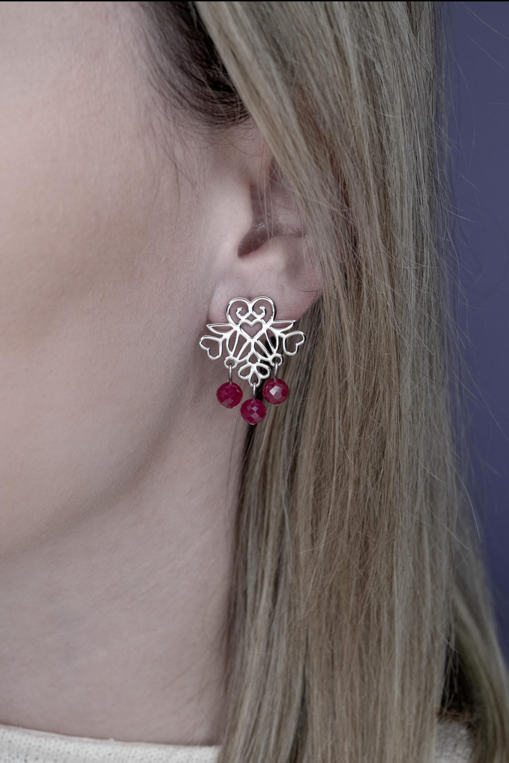 Napichovacie náušnice srdiečko Polomka ornament 1 - rubínový korund