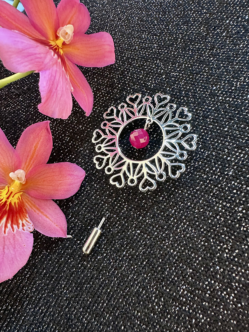 Brošňa Polomka ornament kruh – rubínový korund