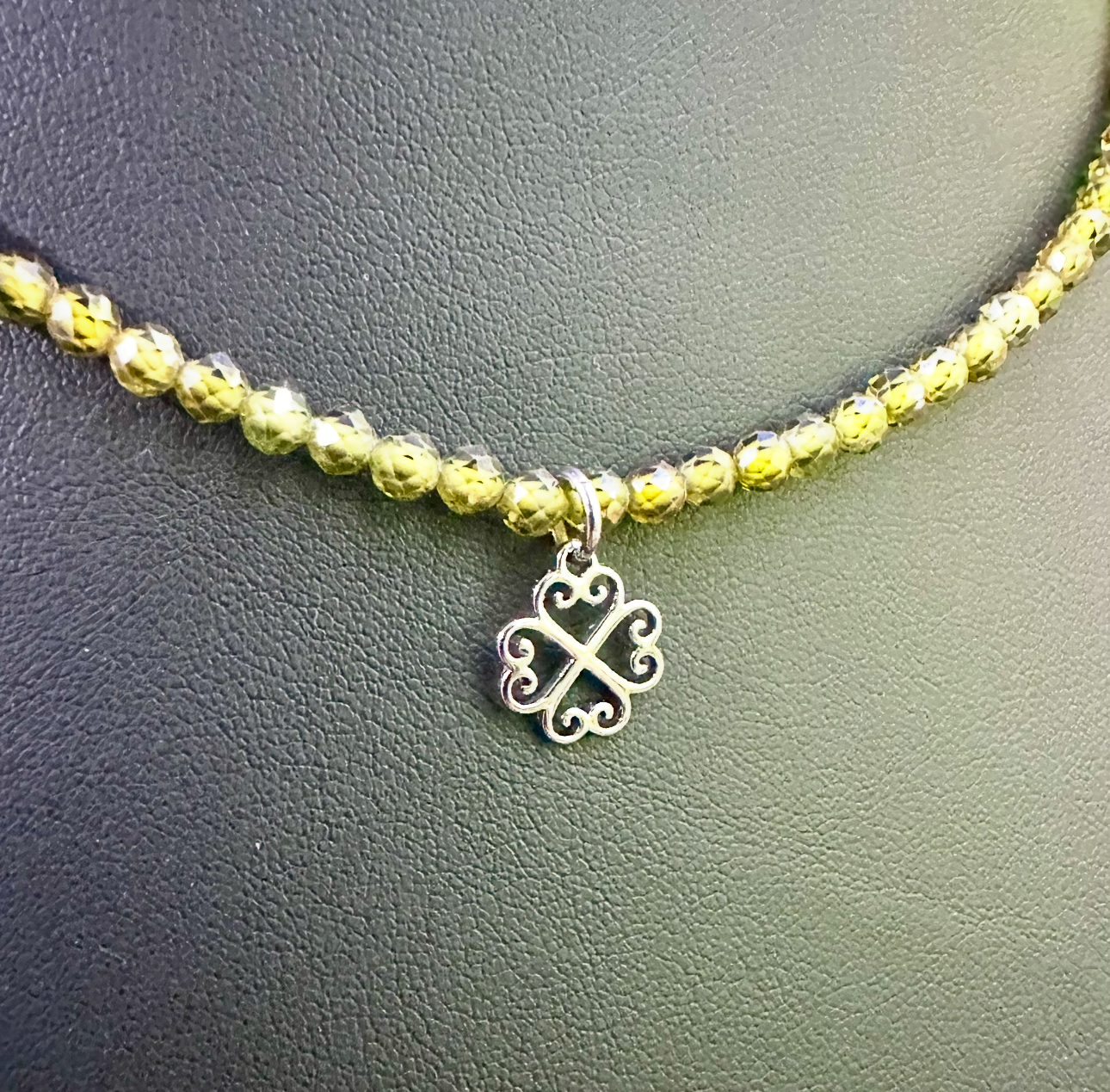 Náhrdelník - štvorlístok 2 + zelený zirkón