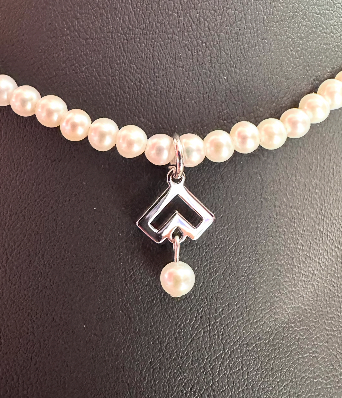 Náhrdelník - srdiečko  Novohrad +biele sladkovodné perly