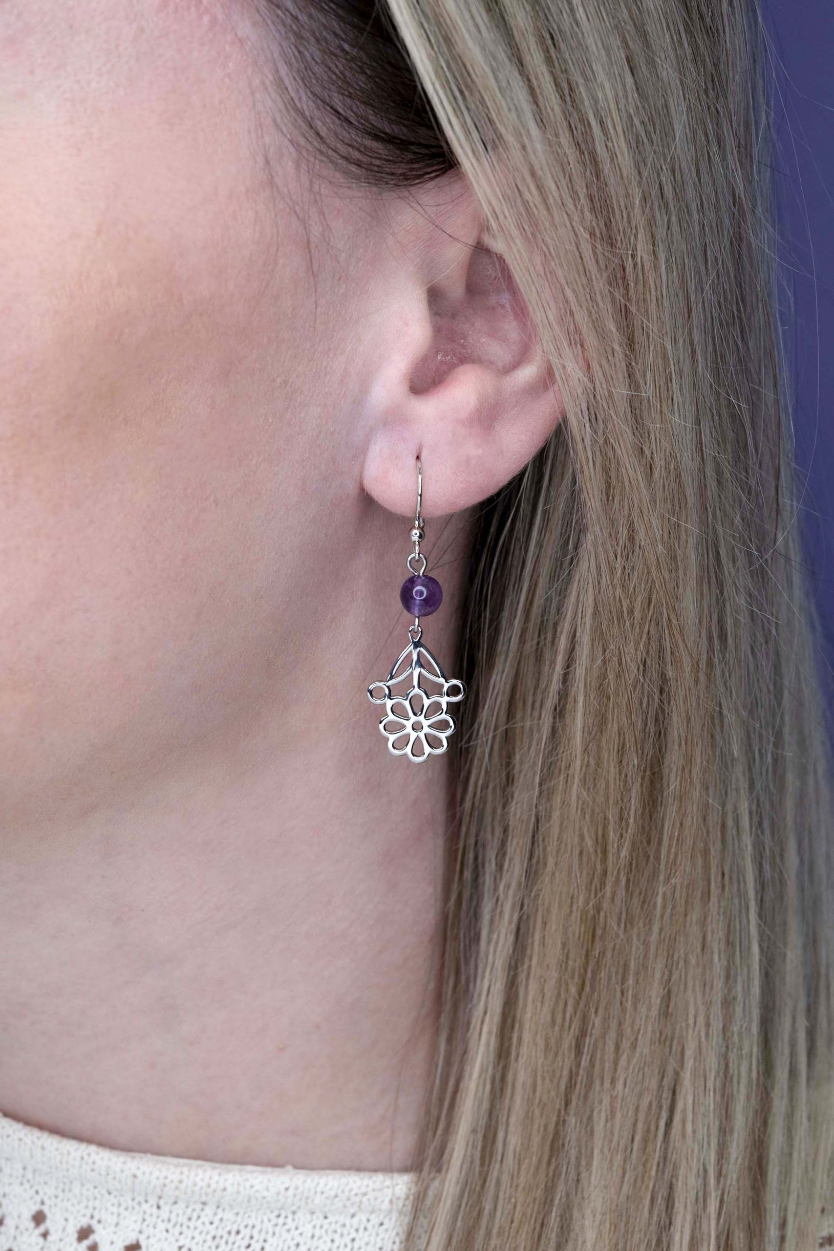 Náušnice margarétka s lístkom Závadka +ametyst - háčik